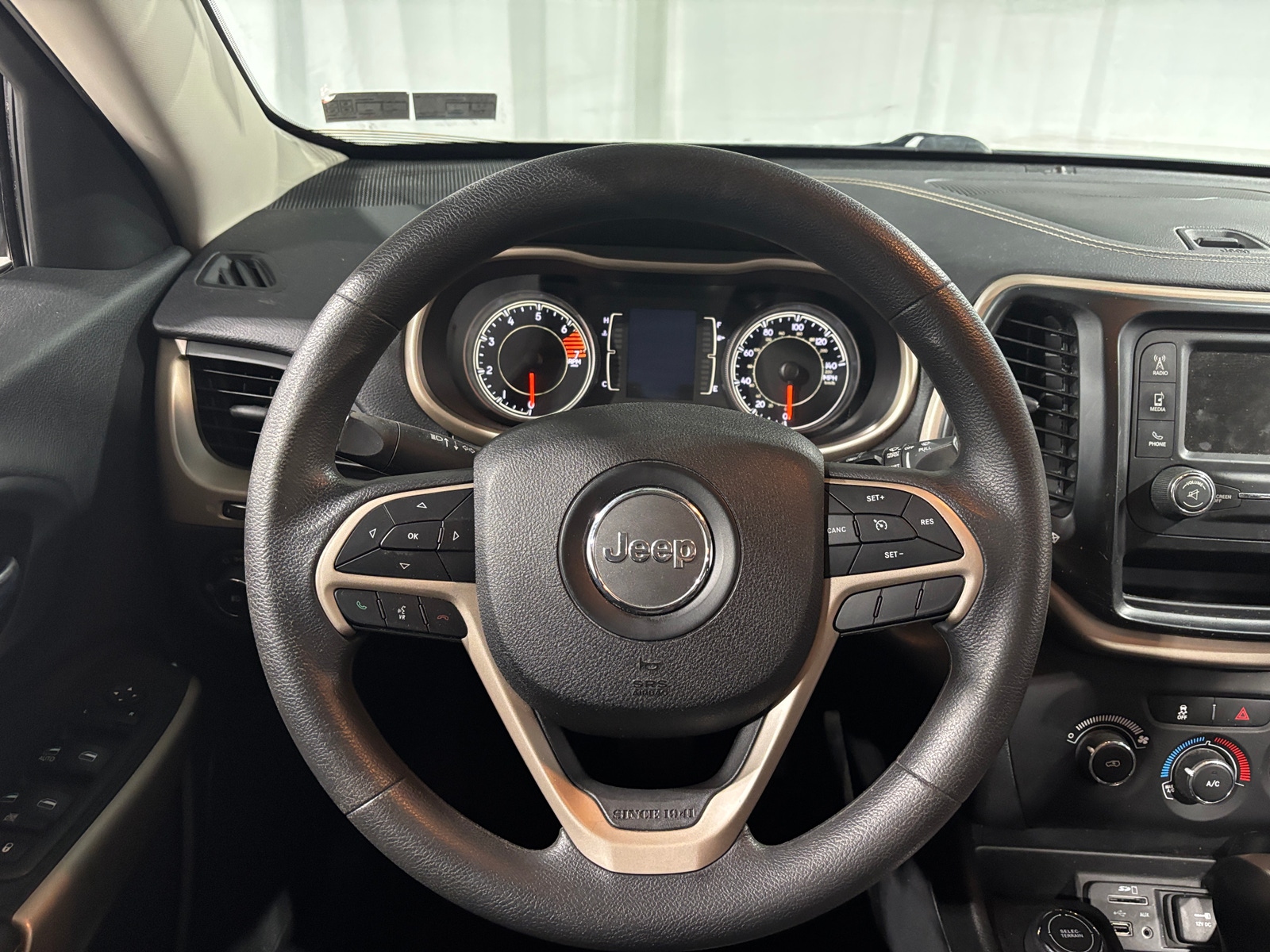 Thumbnail: 2018 Jeep Cherokee - 5