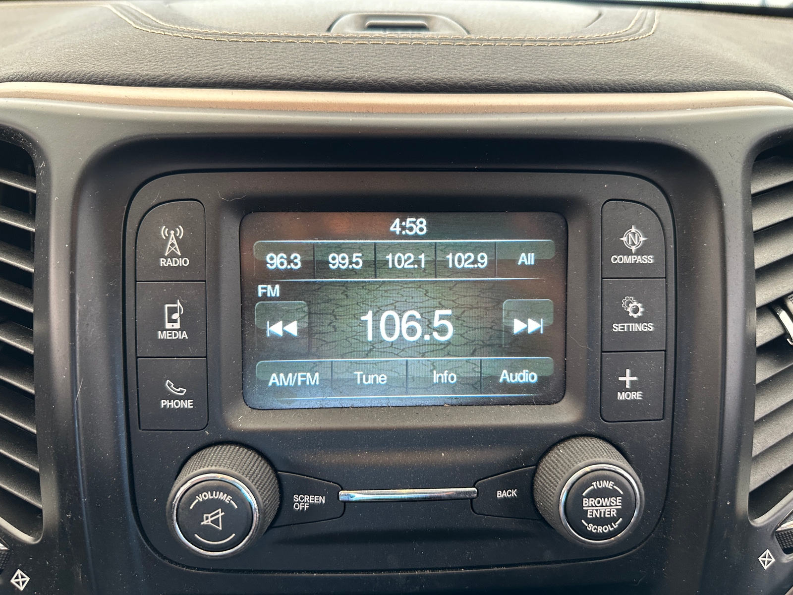 Thumbnail: 2018 Jeep Cherokee - 4