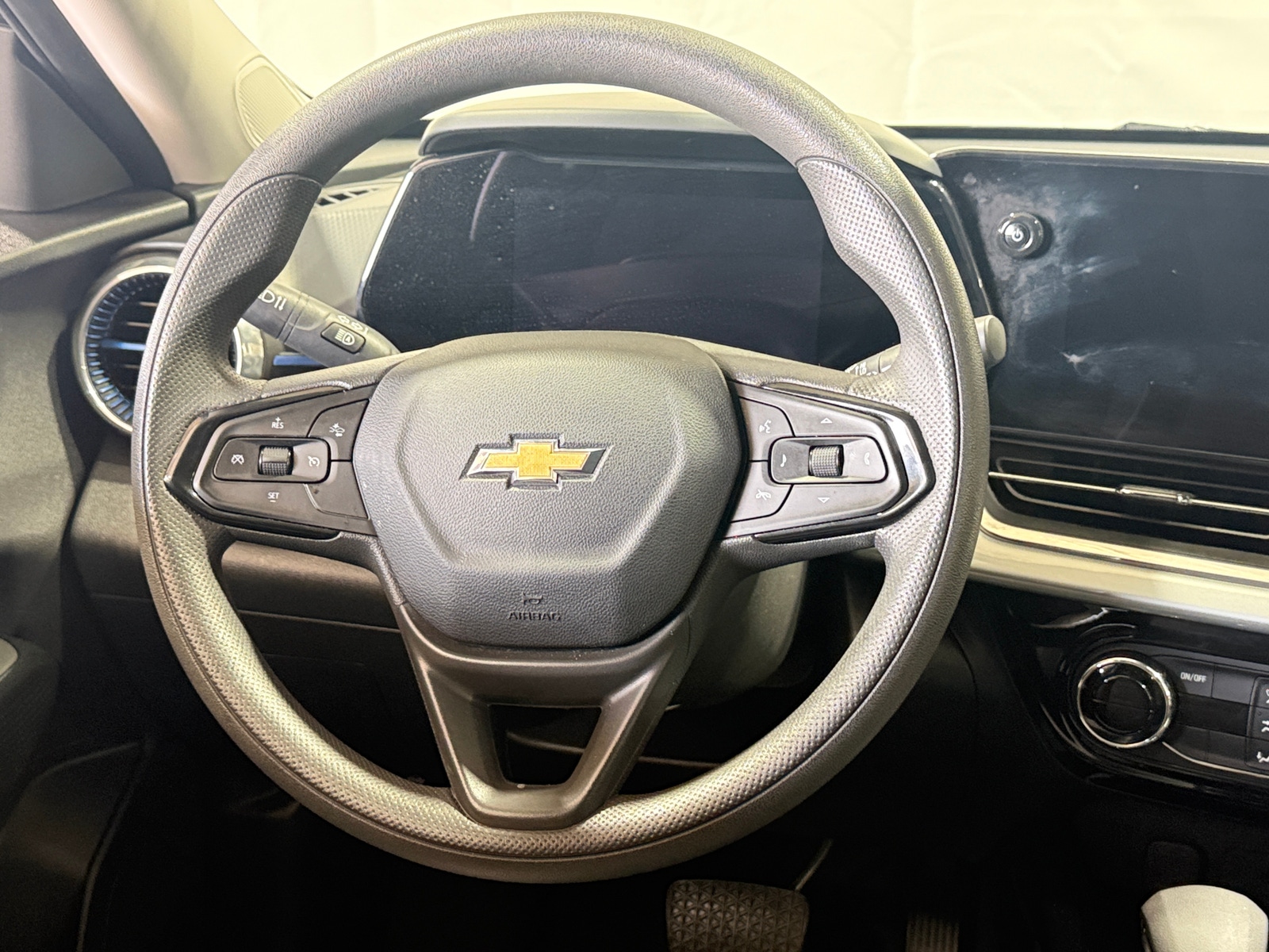 Thumbnail: 2025 Chevrolet Trax - 5