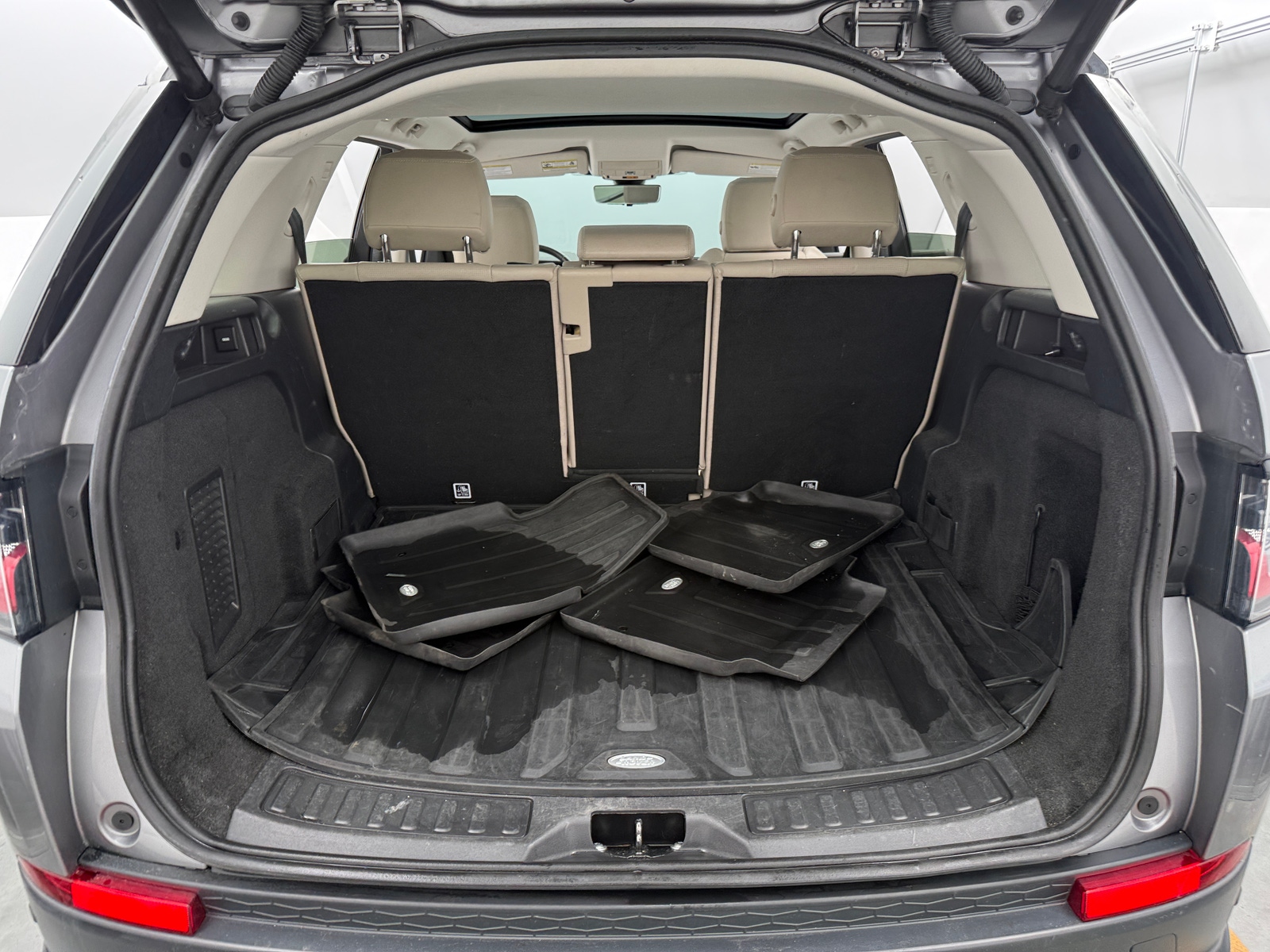 Thumbnail: 2020 Land Rover Discovery Sport - 6