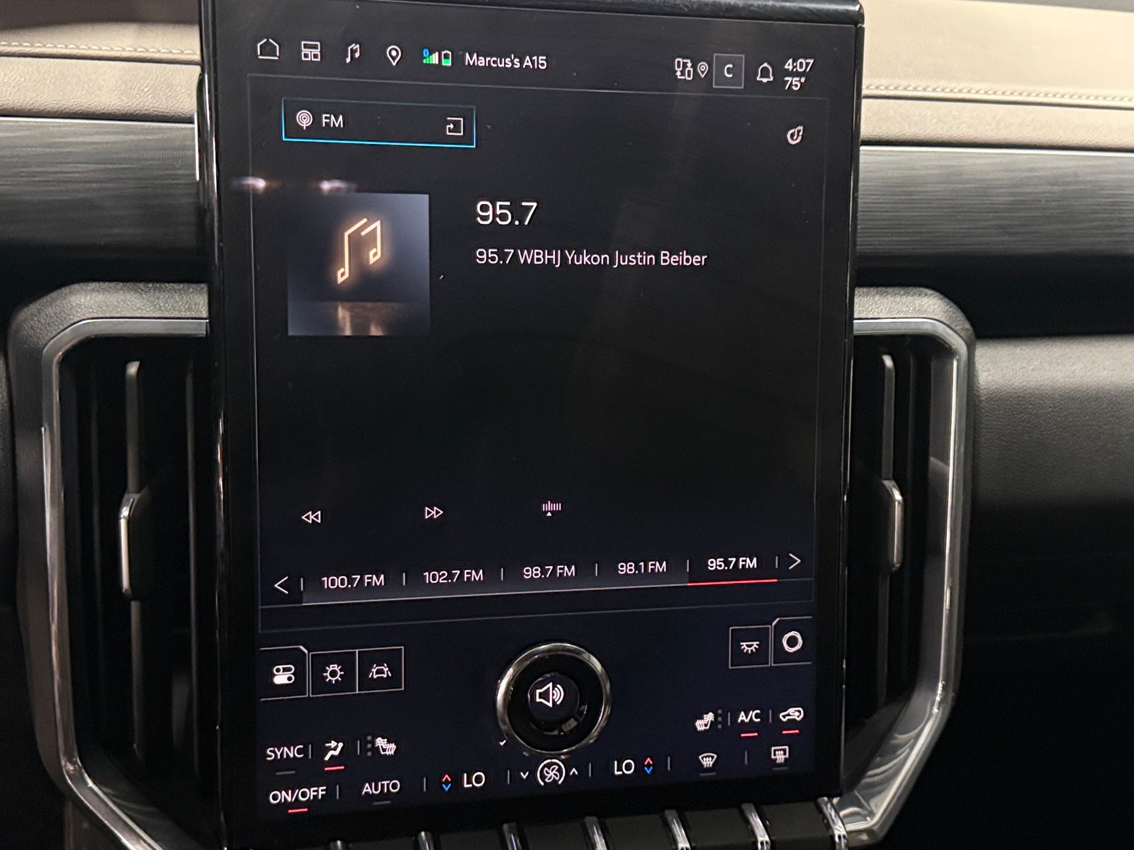 Thumbnail: 2025 GMC Acadia - 4