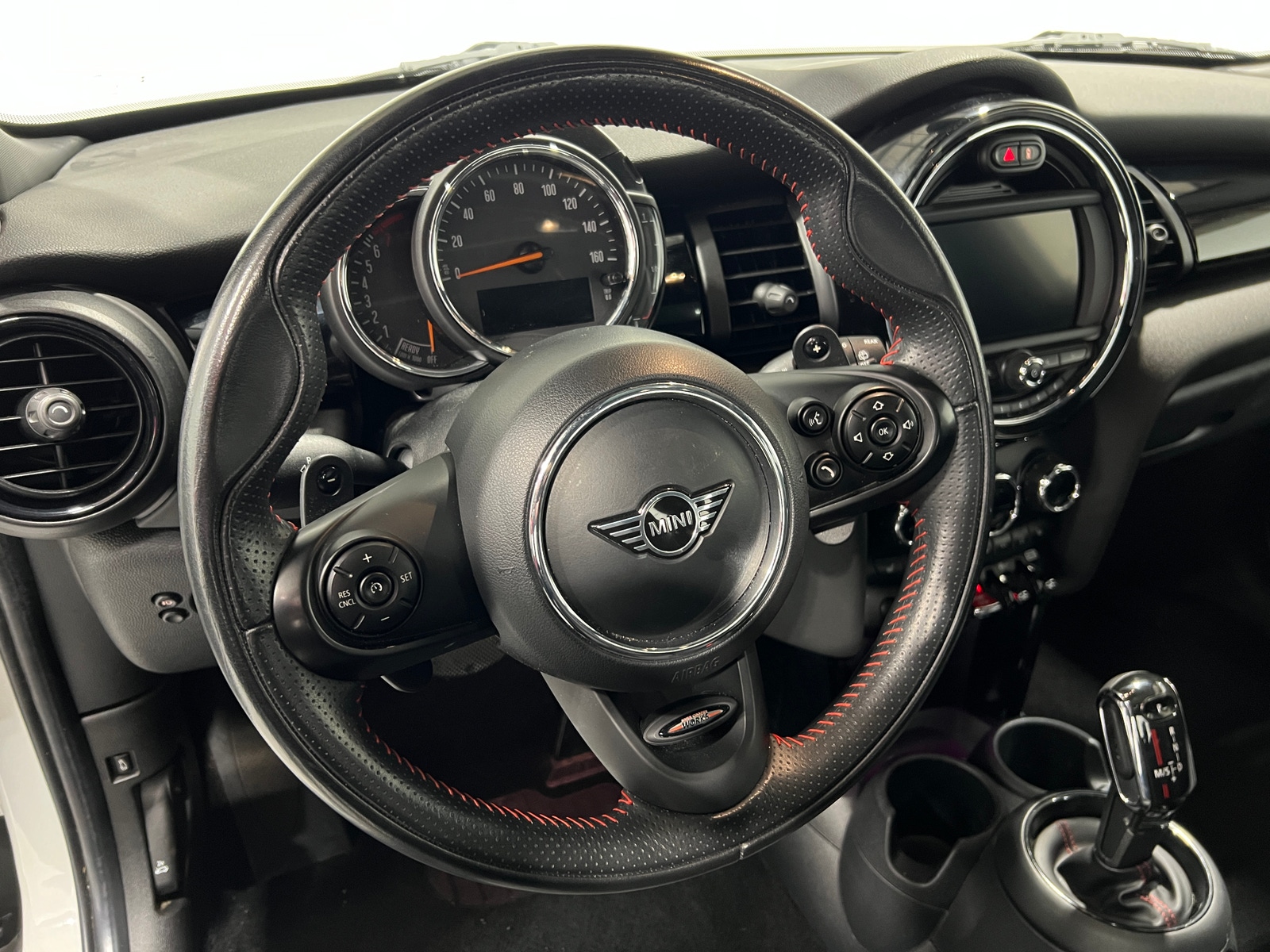 Thumbnail: 2020 MINI Cooper Hardtop - 4