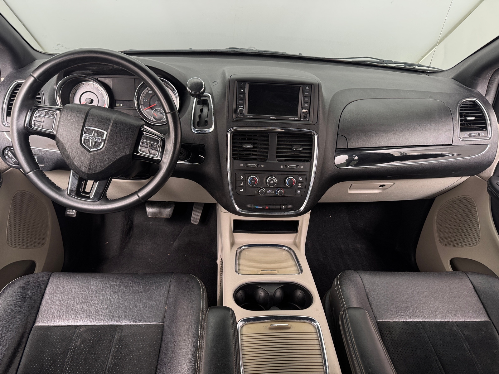 Thumbnail: 2017 Dodge Grand Caravan - 2