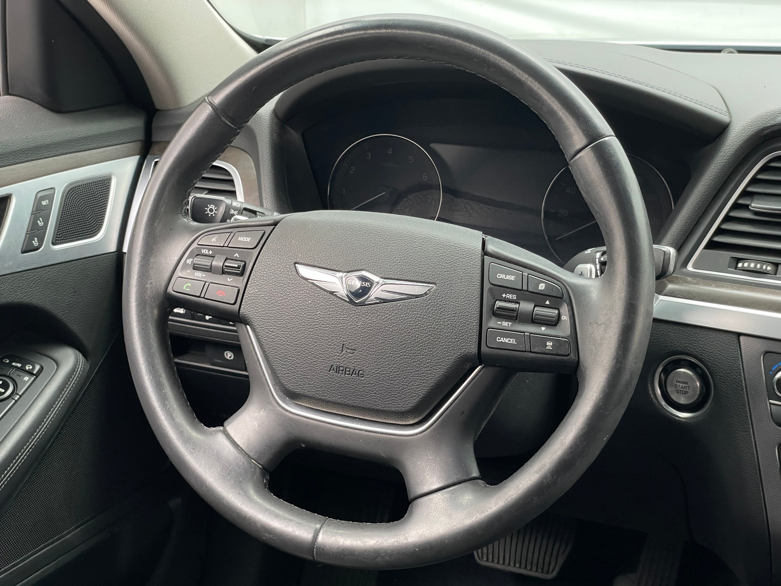 Thumbnail: 2017 Genesis G80 - 4