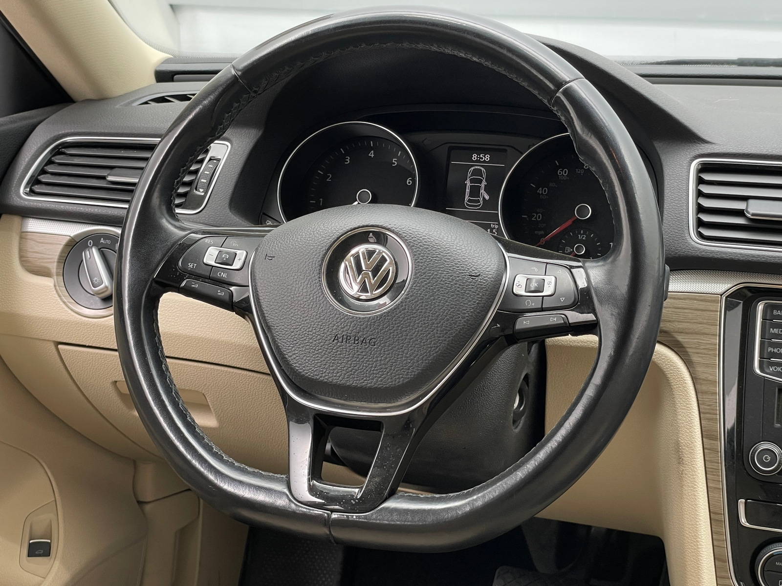 Thumbnail: 2016 Volkswagen Passat - 4