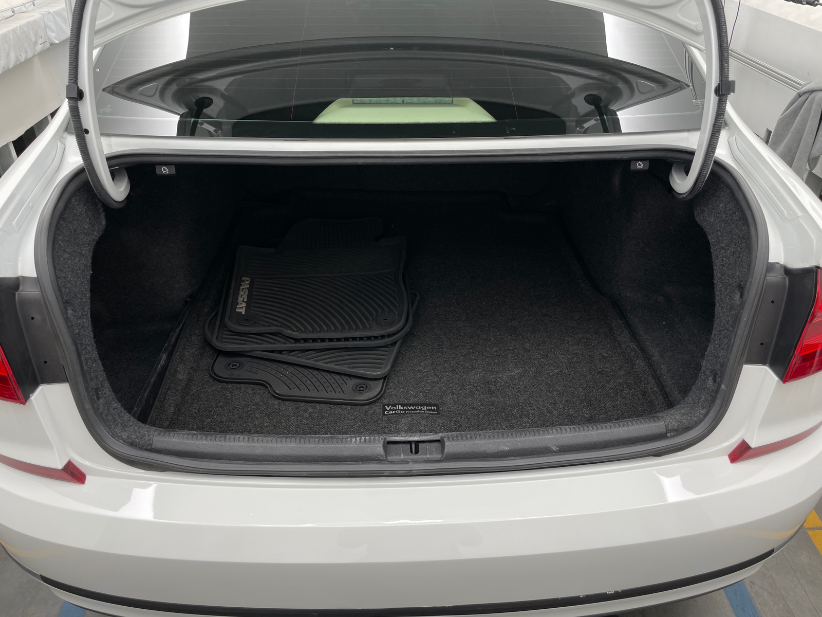 Thumbnail: 2016 Volkswagen Passat - 6