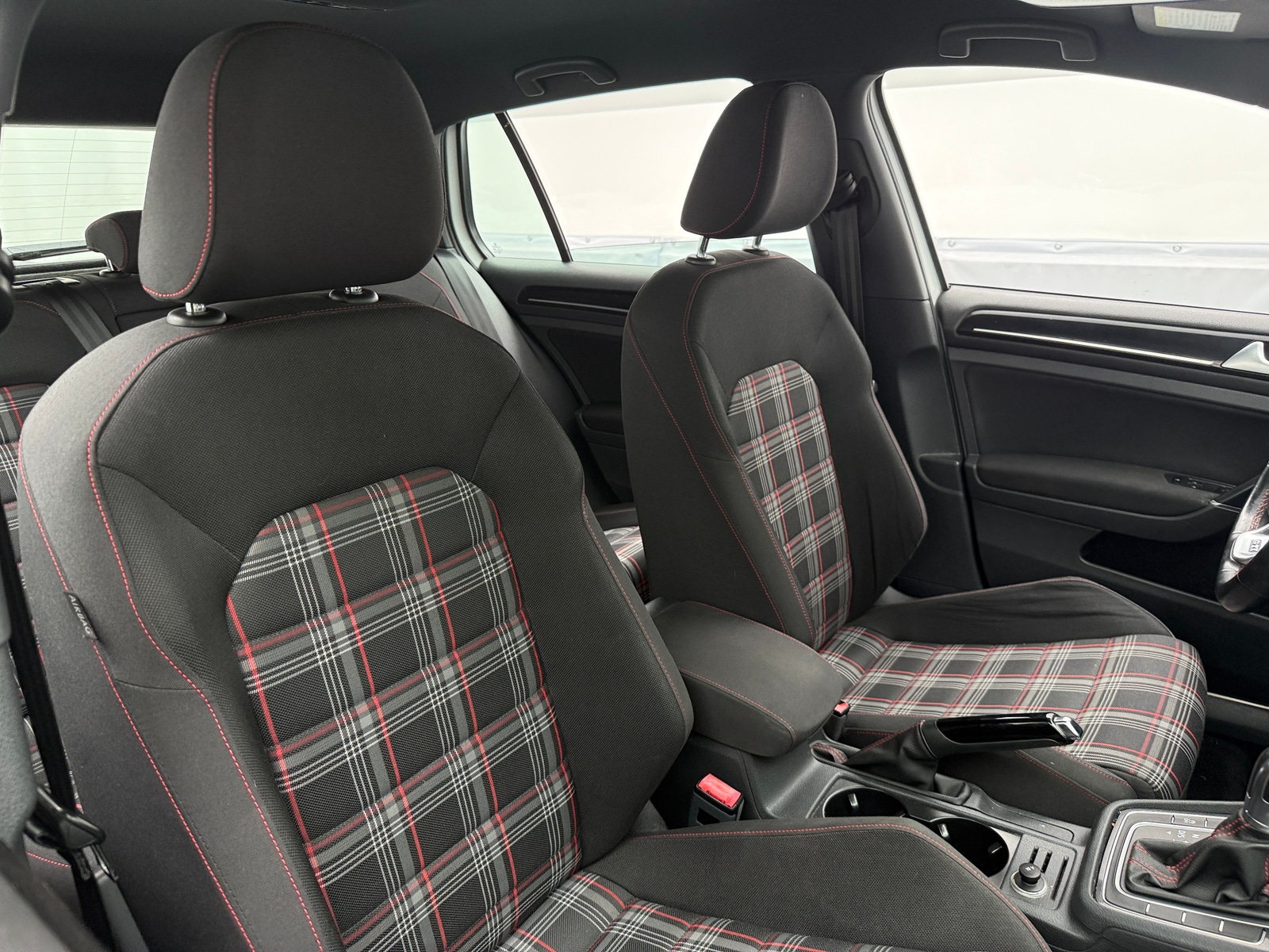 Thumbnail: 2016 Volkswagen Golf - 2