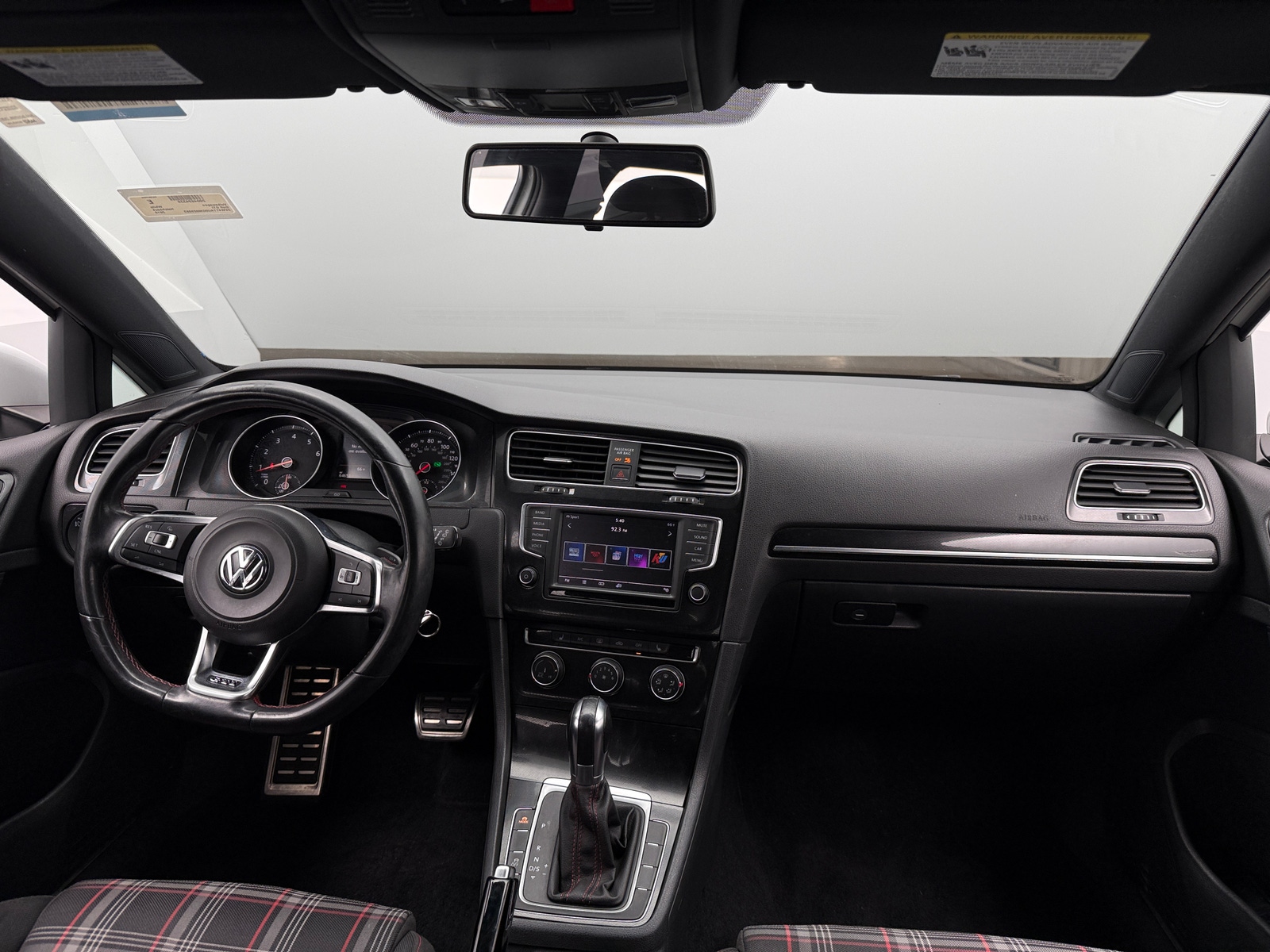 Thumbnail: 2016 Volkswagen Golf - 3
