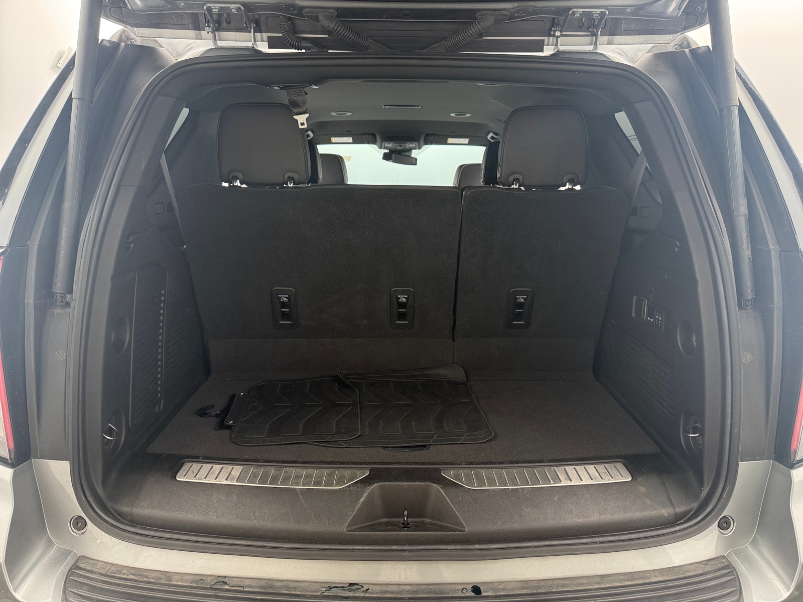 Thumbnail: 2023 Chevrolet Tahoe - 6