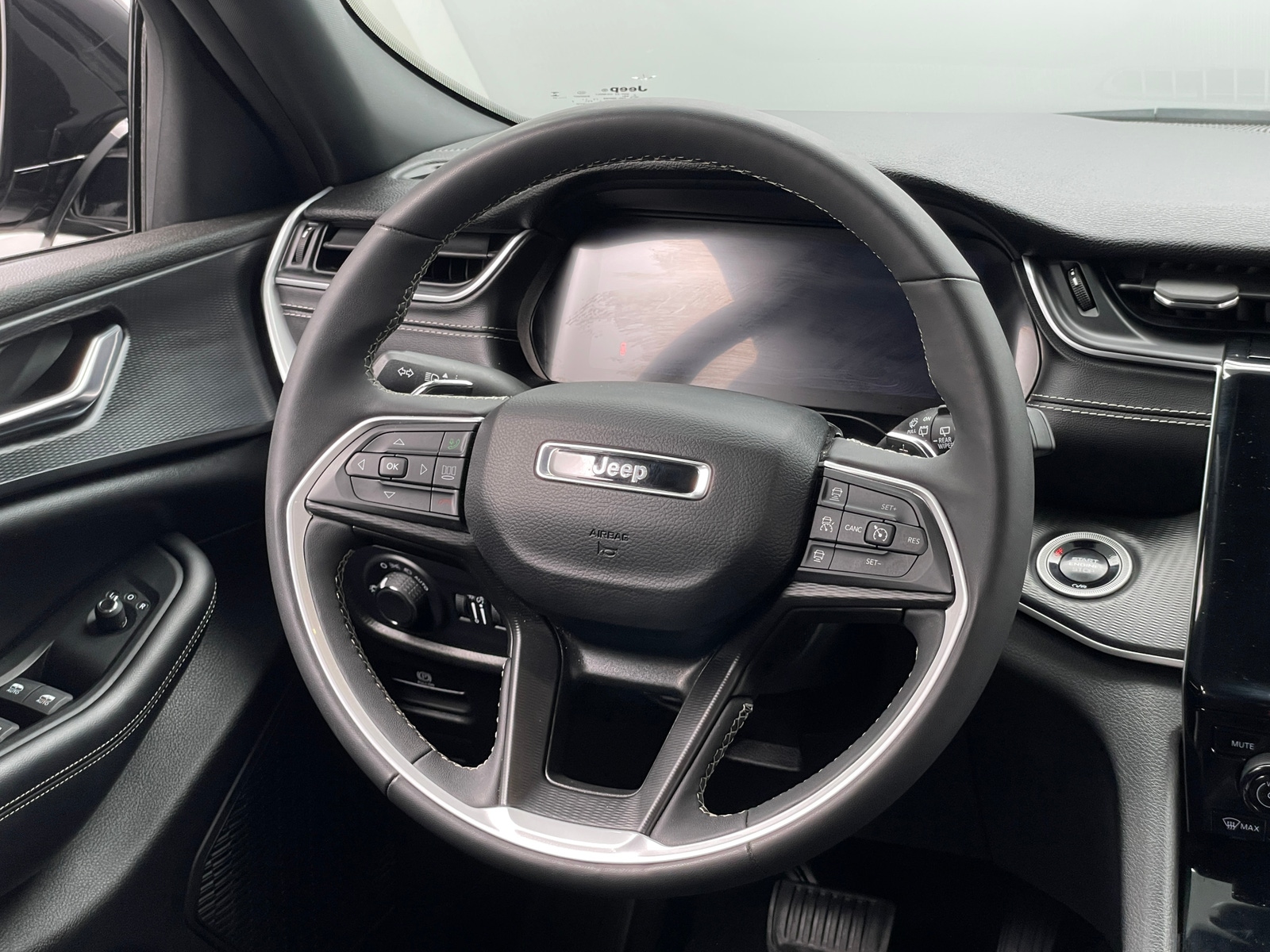 Thumbnail: 2024 Jeep Grand Cherokee - 4