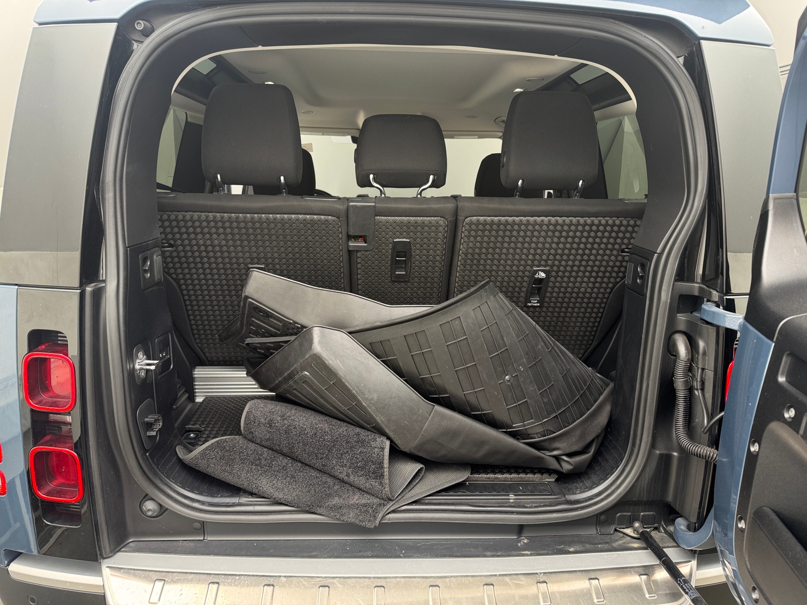 Thumbnail: 2022 Land Rover Defender - 7