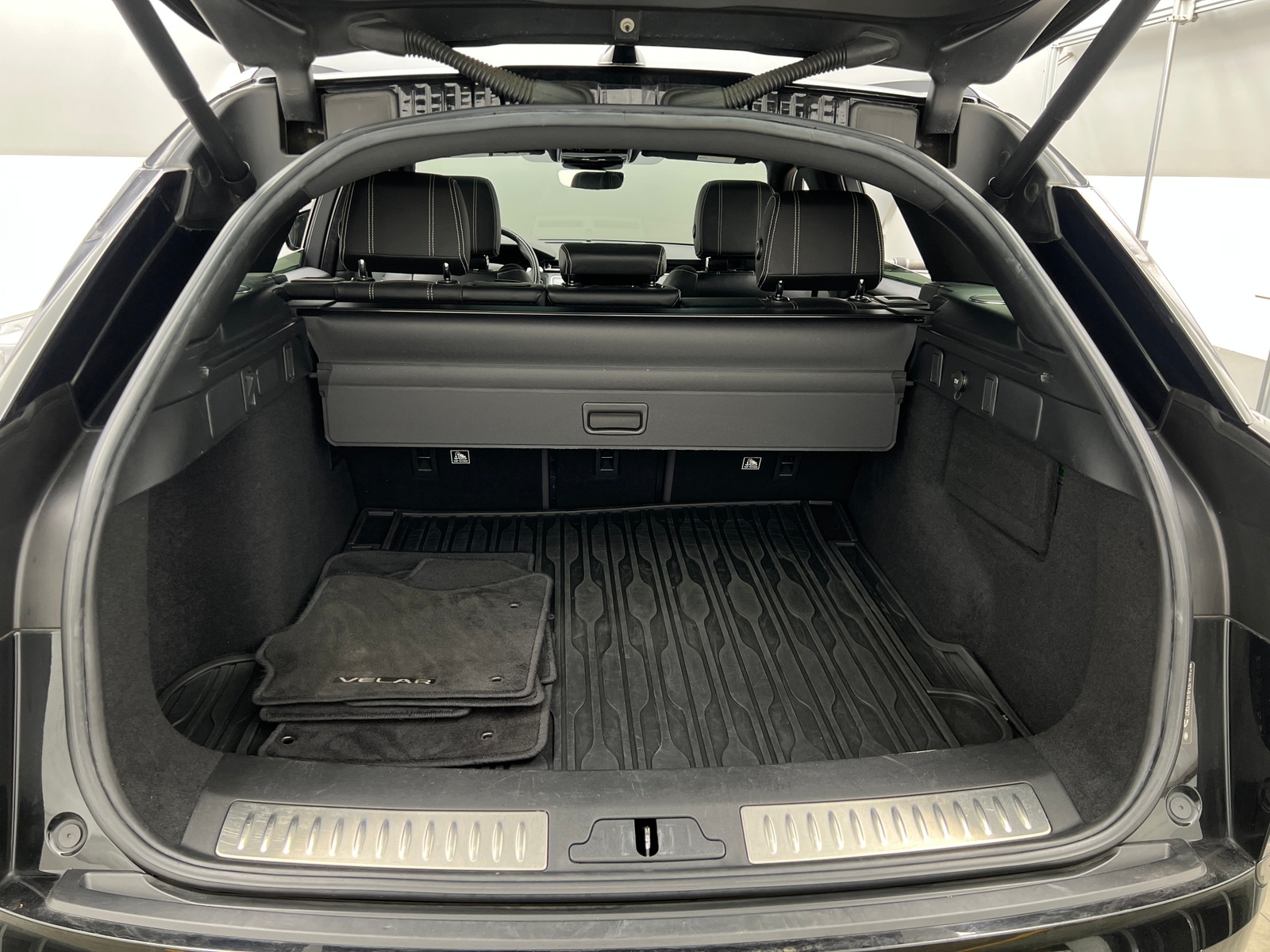 Thumbnail: 2018 Land Rover Range Rover Velar - 6