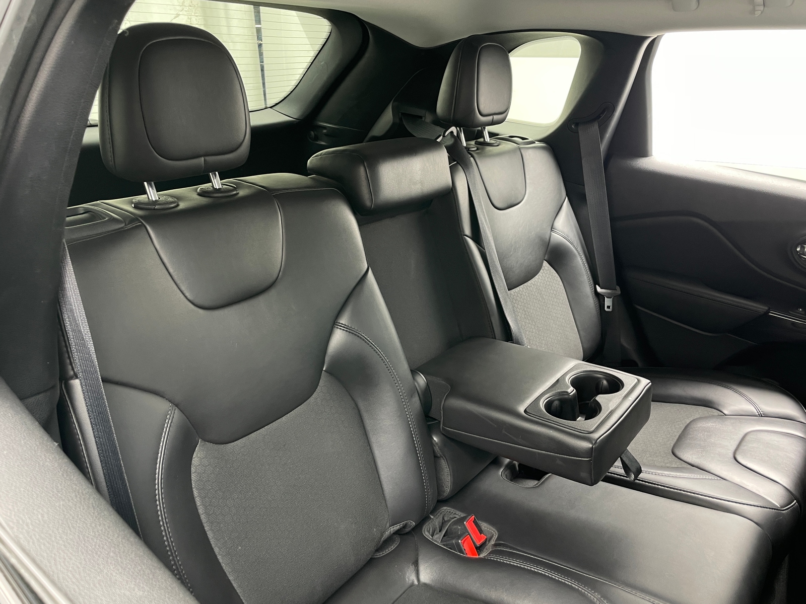Thumbnail: 2019 Jeep Cherokee - 6