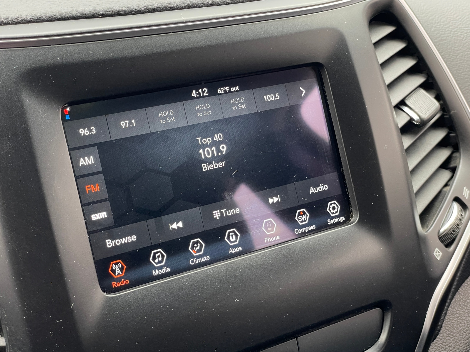 Thumbnail: 2019 Jeep Cherokee - 4
