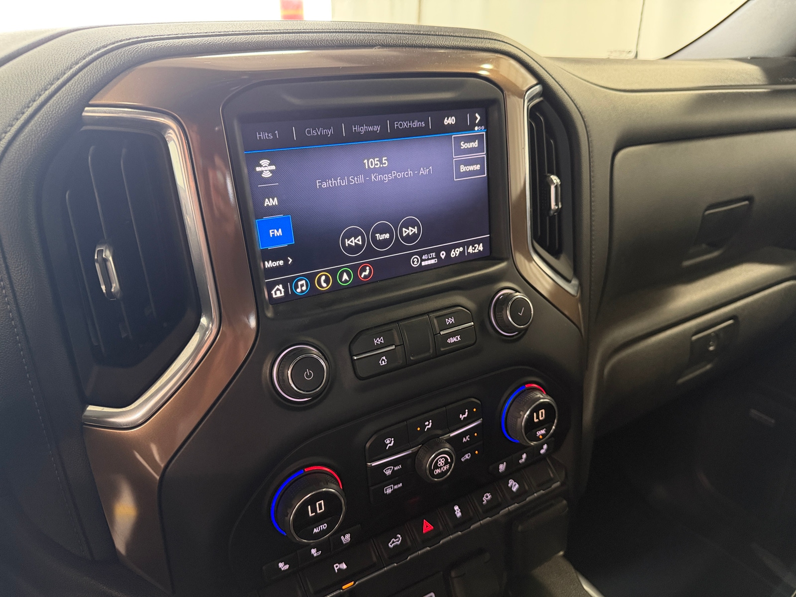 Thumbnail: 2022 Chevrolet Silverado 1500 - 3