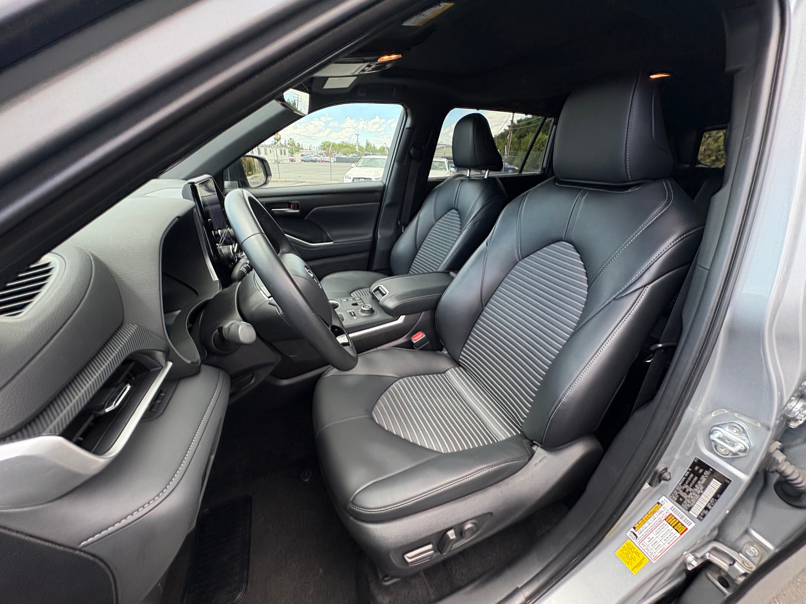 Thumbnail: 2025 Toyota Highlander - 2