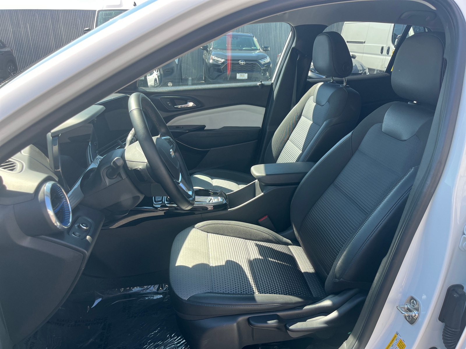 Thumbnail: 2025 Chevrolet Trax - 2