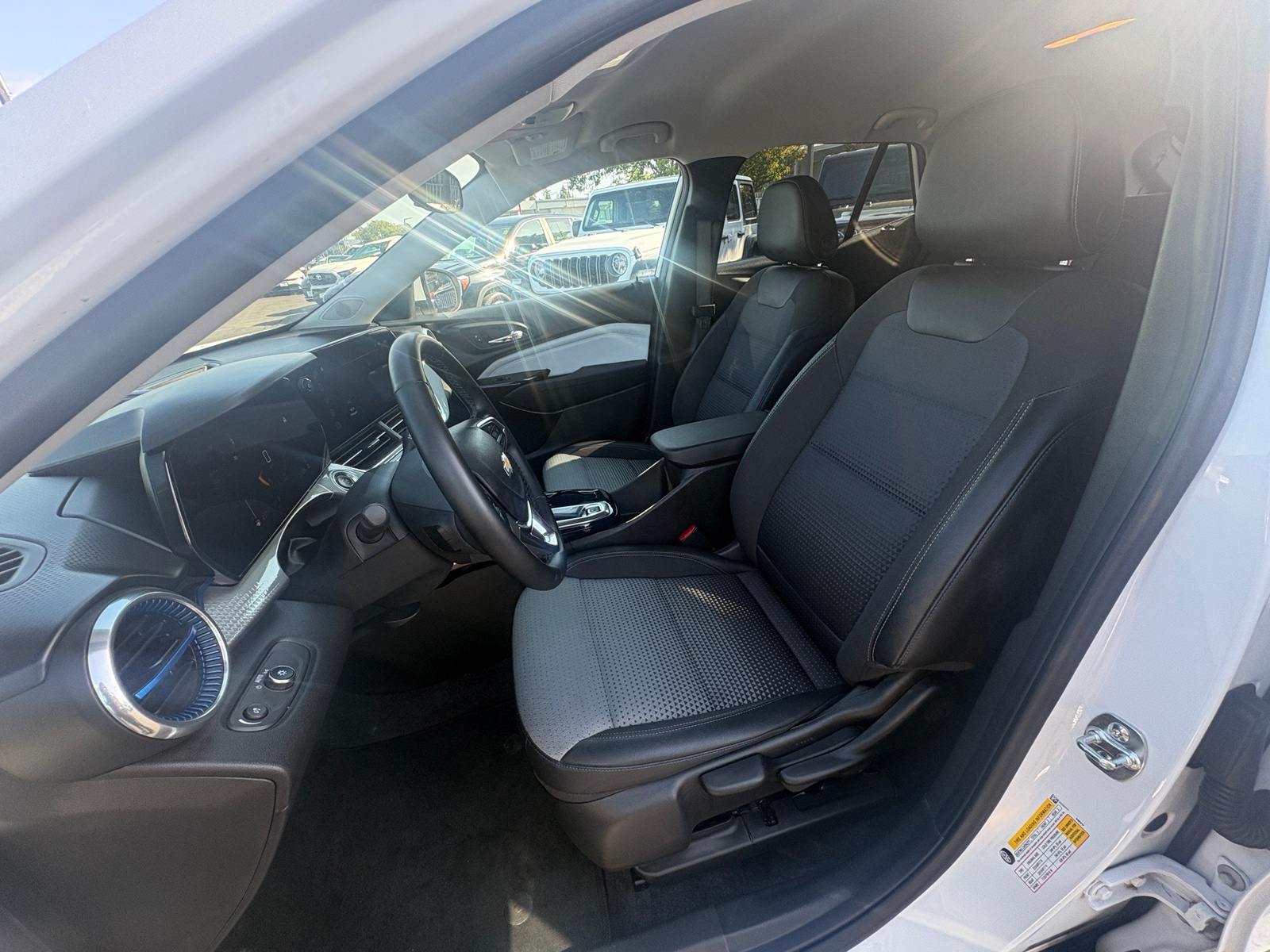 Thumbnail: 2025 Chevrolet Trax - 2
