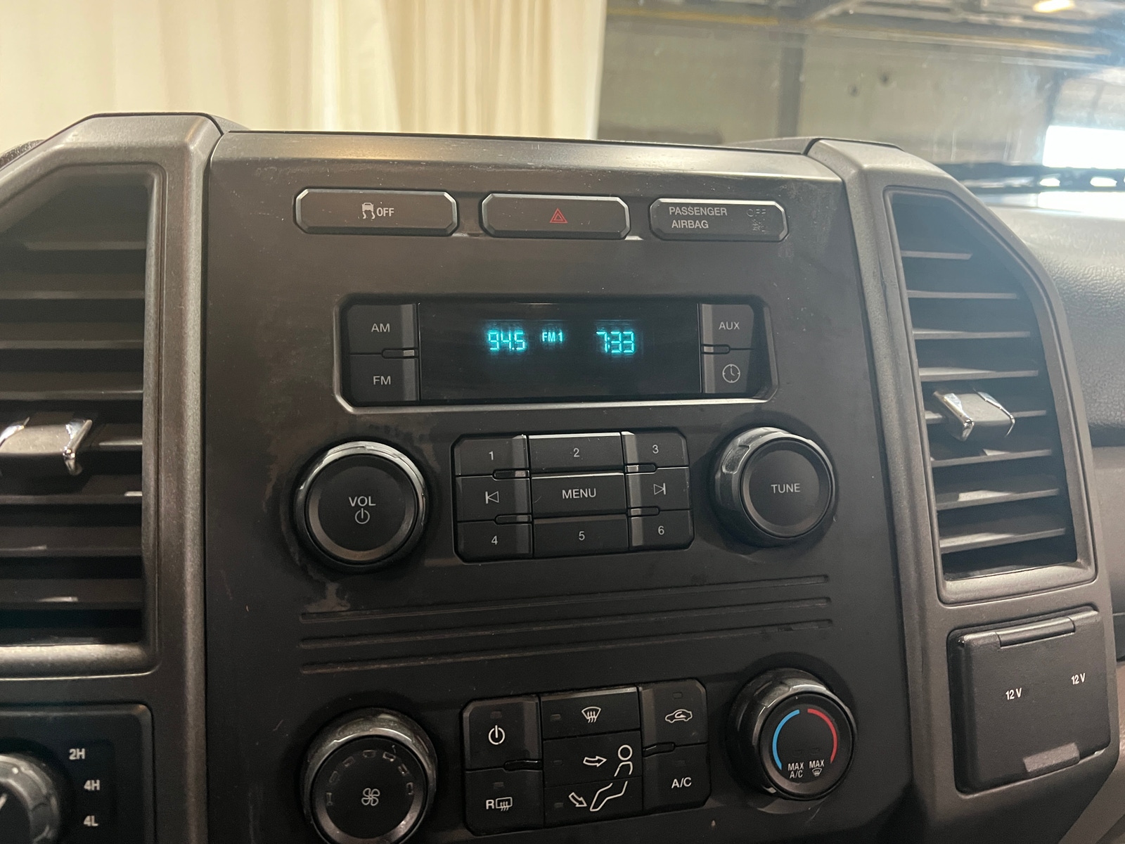 Thumbnail: 2019 Ford Econoline - 3