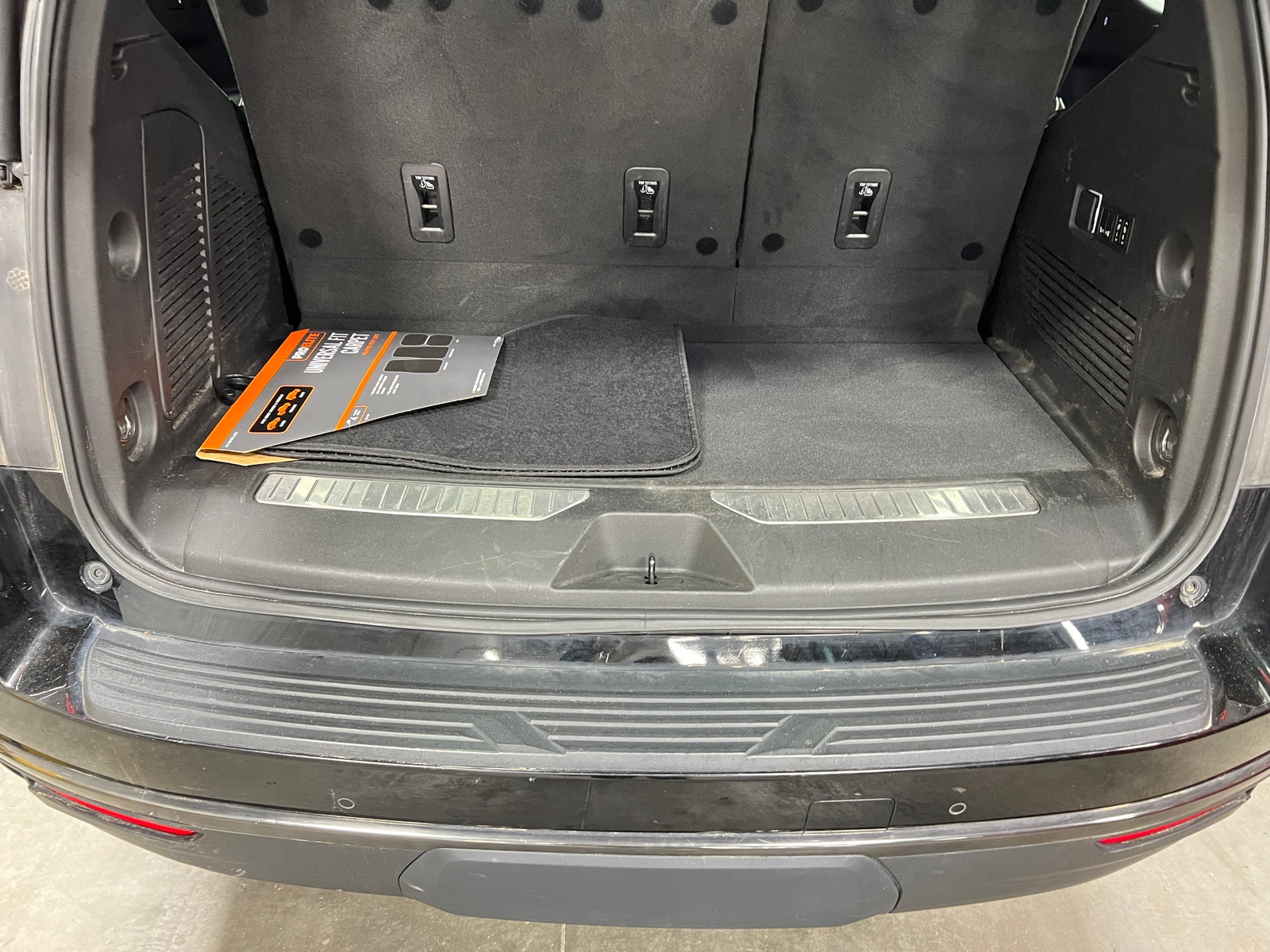 Thumbnail: 2022 Chevrolet Tahoe - 6