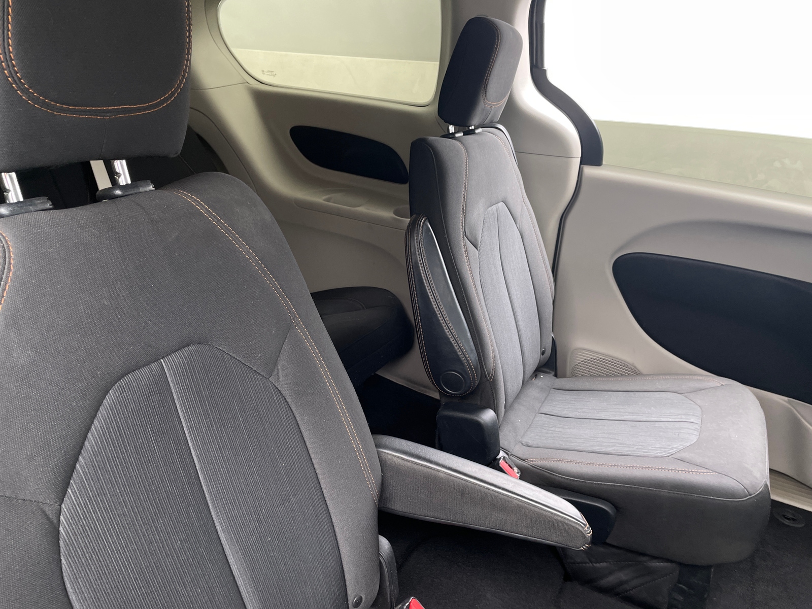 Thumbnail: 2017 Chrysler Pacifica - 6