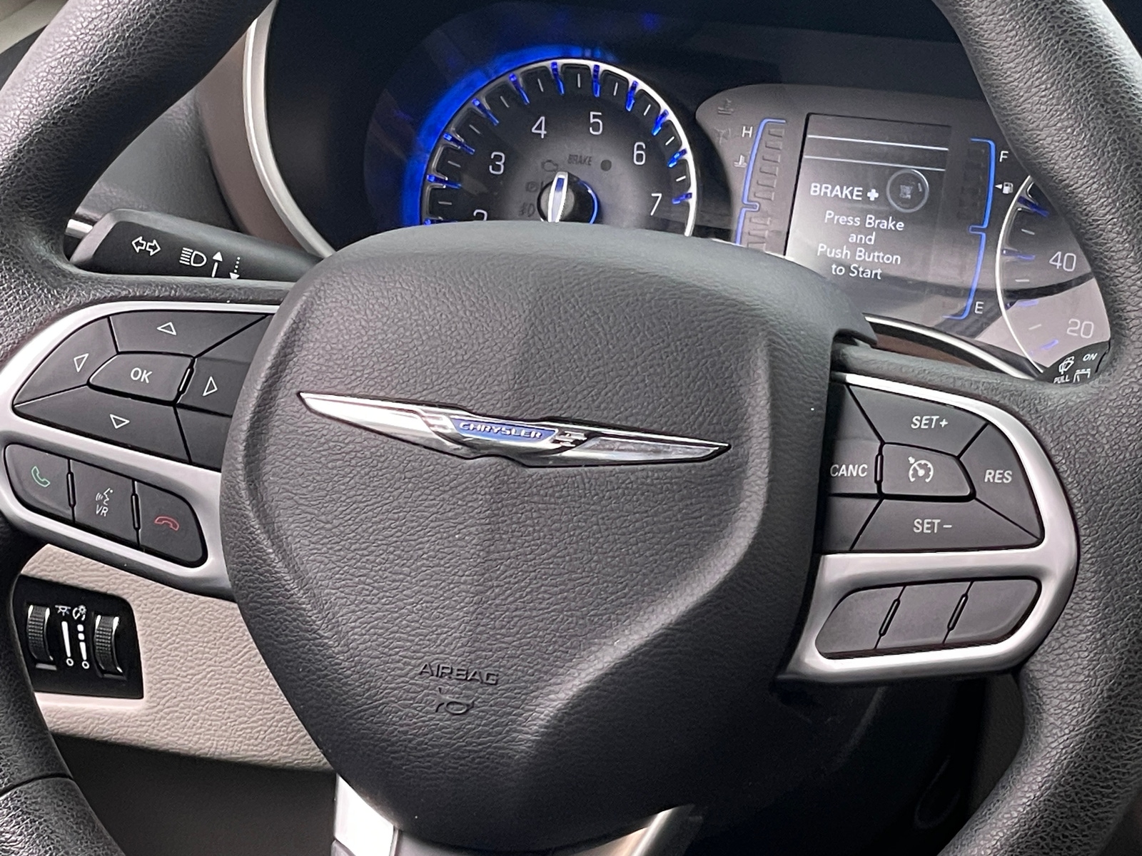 Thumbnail: 2017 Chrysler Pacifica - 5