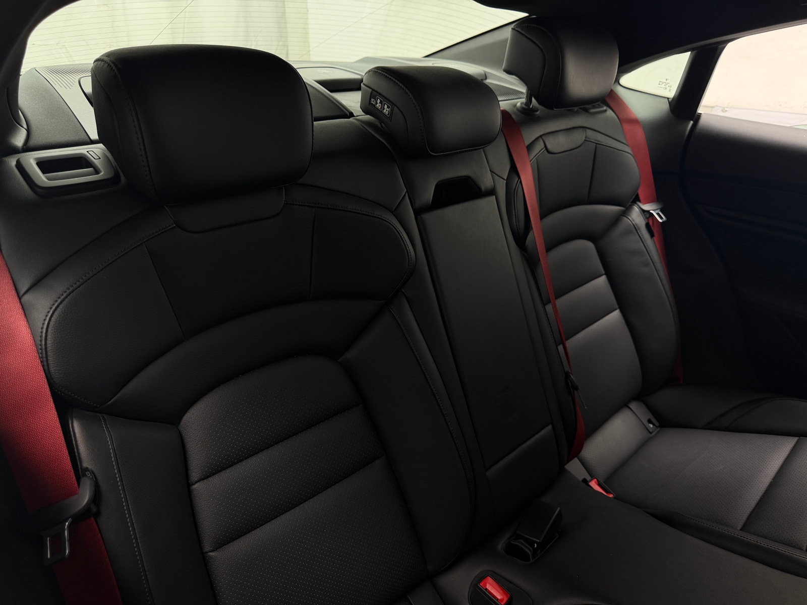 Thumbnail: 2022 Porsche Taycan - 6