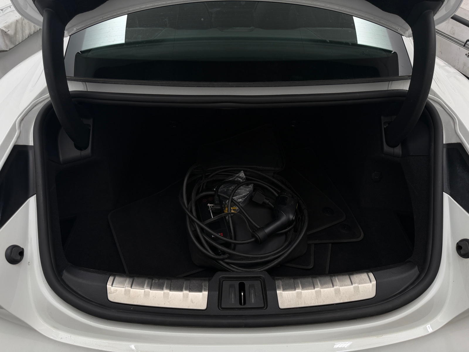 Thumbnail: 2022 Porsche Taycan - 7