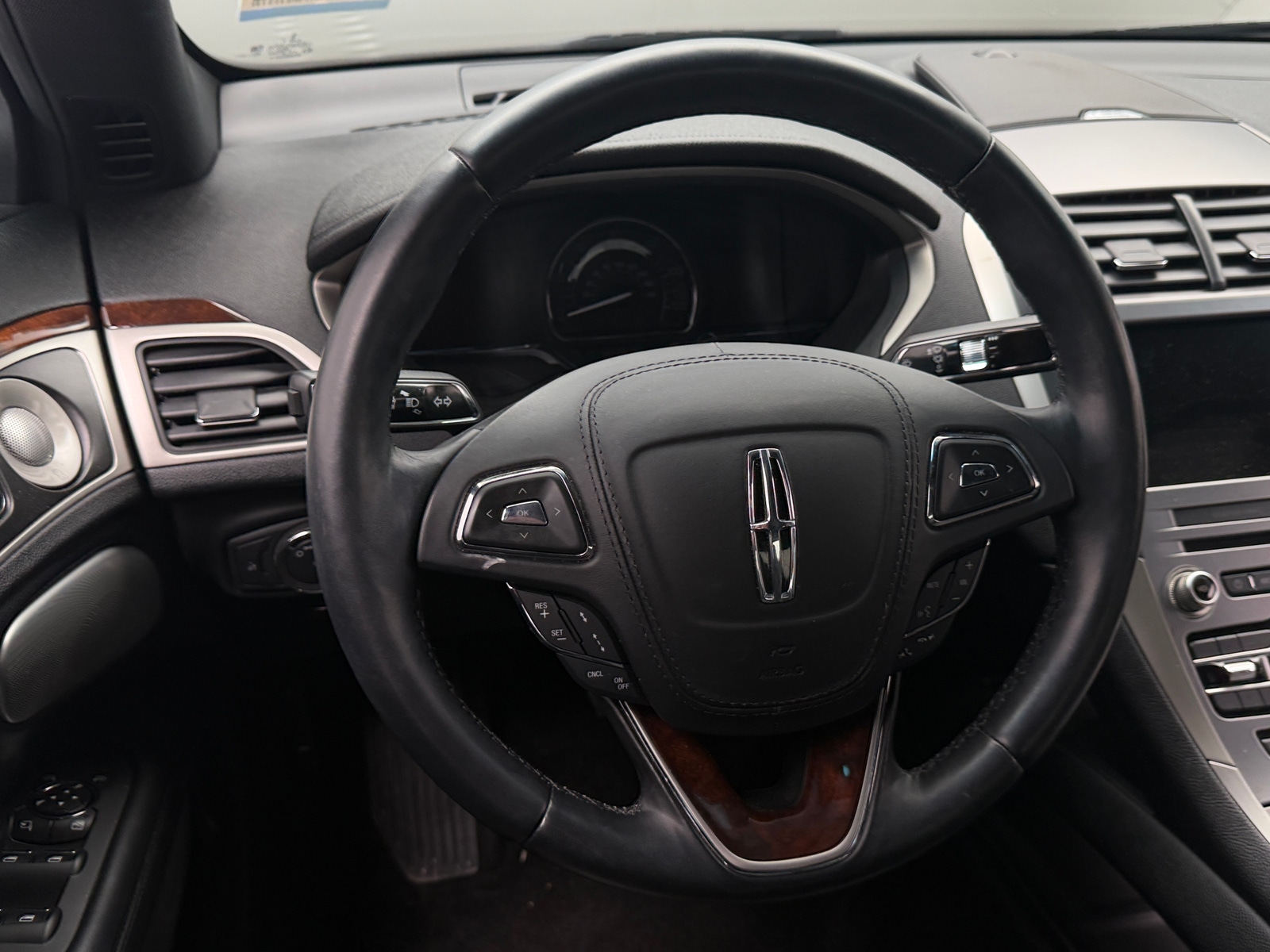 Thumbnail: 2020 Lincoln MKZ - 4