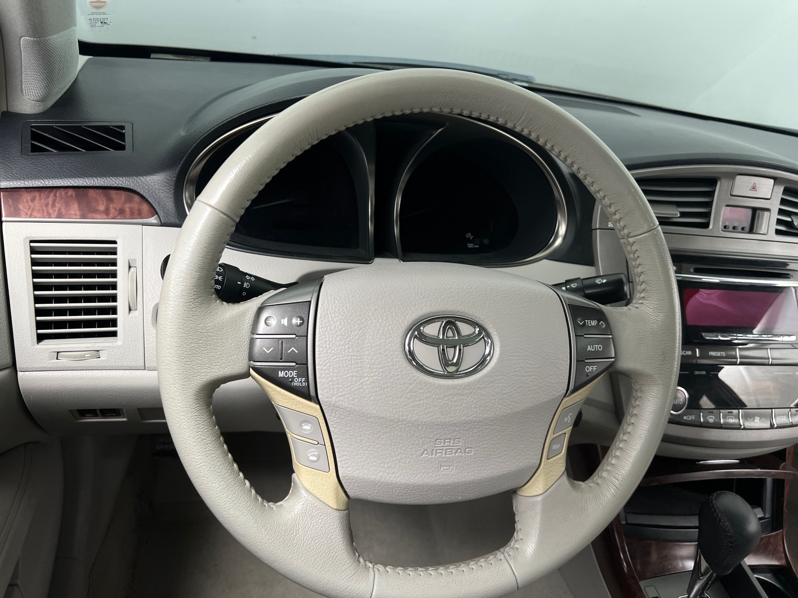 Thumbnail: 2011 Toyota Avalon - 4