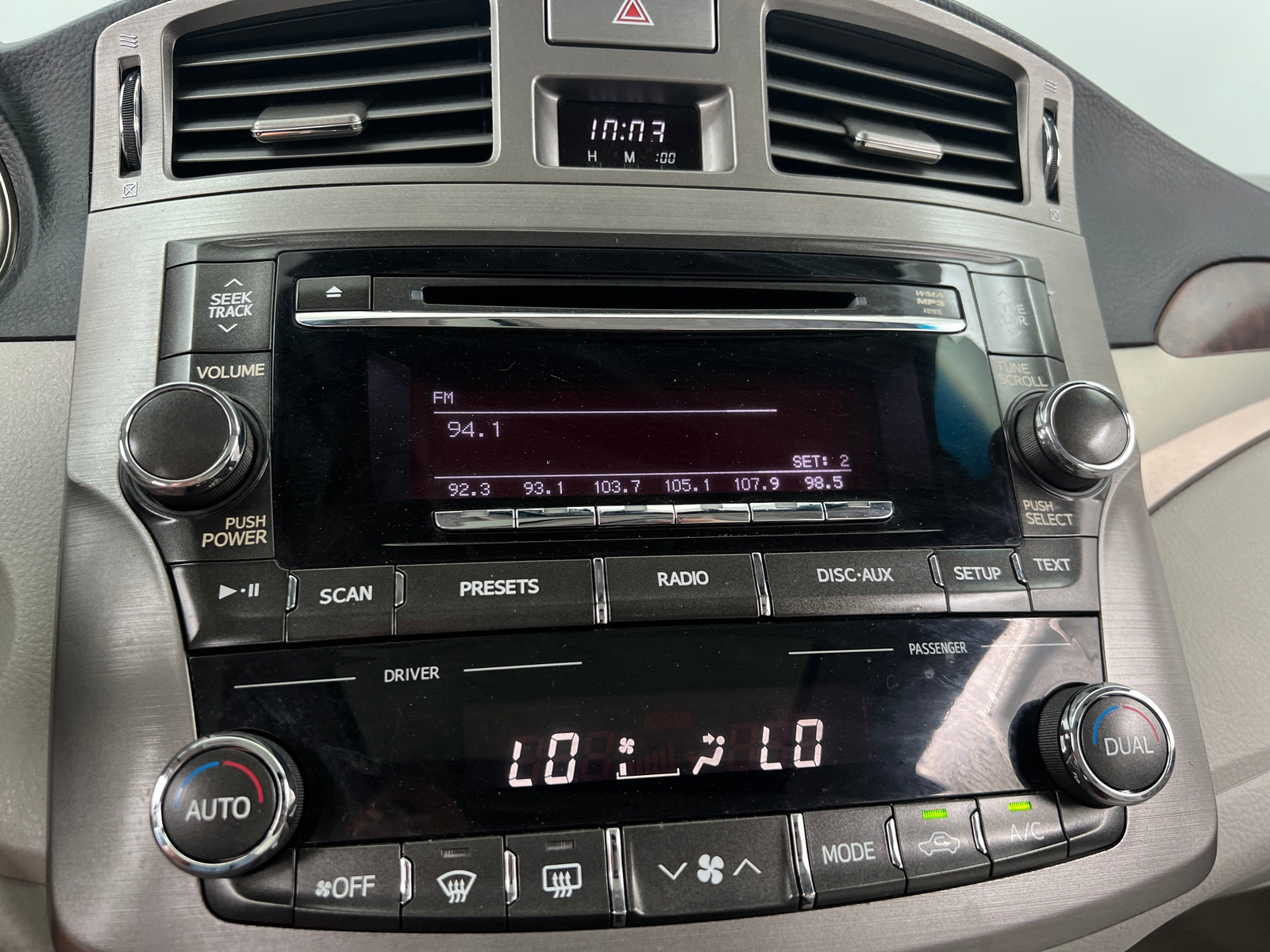 Thumbnail: 2011 Toyota Avalon - 3