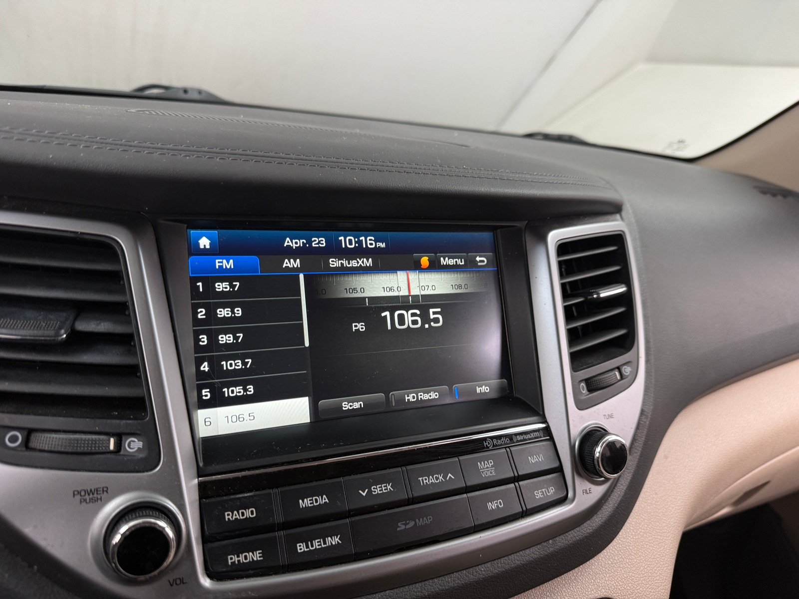 Thumbnail: 2016 Hyundai Tucson - 3