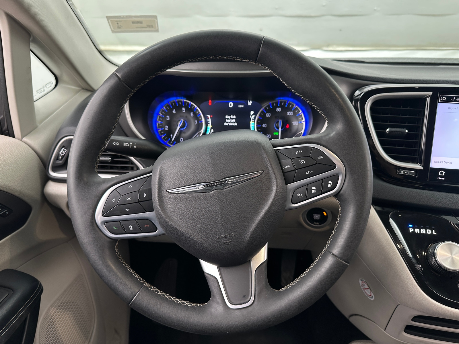 Thumbnail: 2023 Chrysler Pacifica - 4