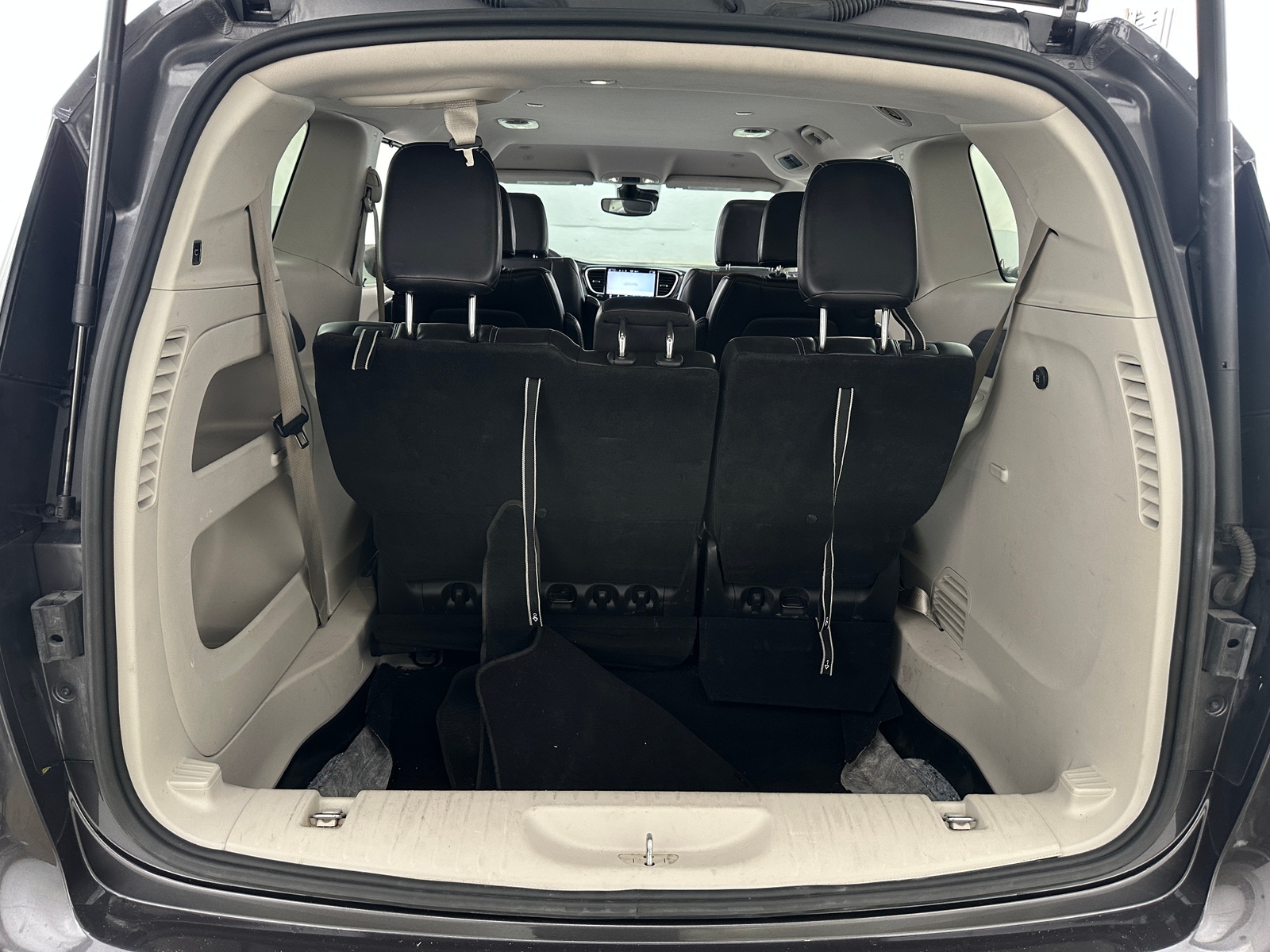 Thumbnail: 2023 Chrysler Pacifica - 6