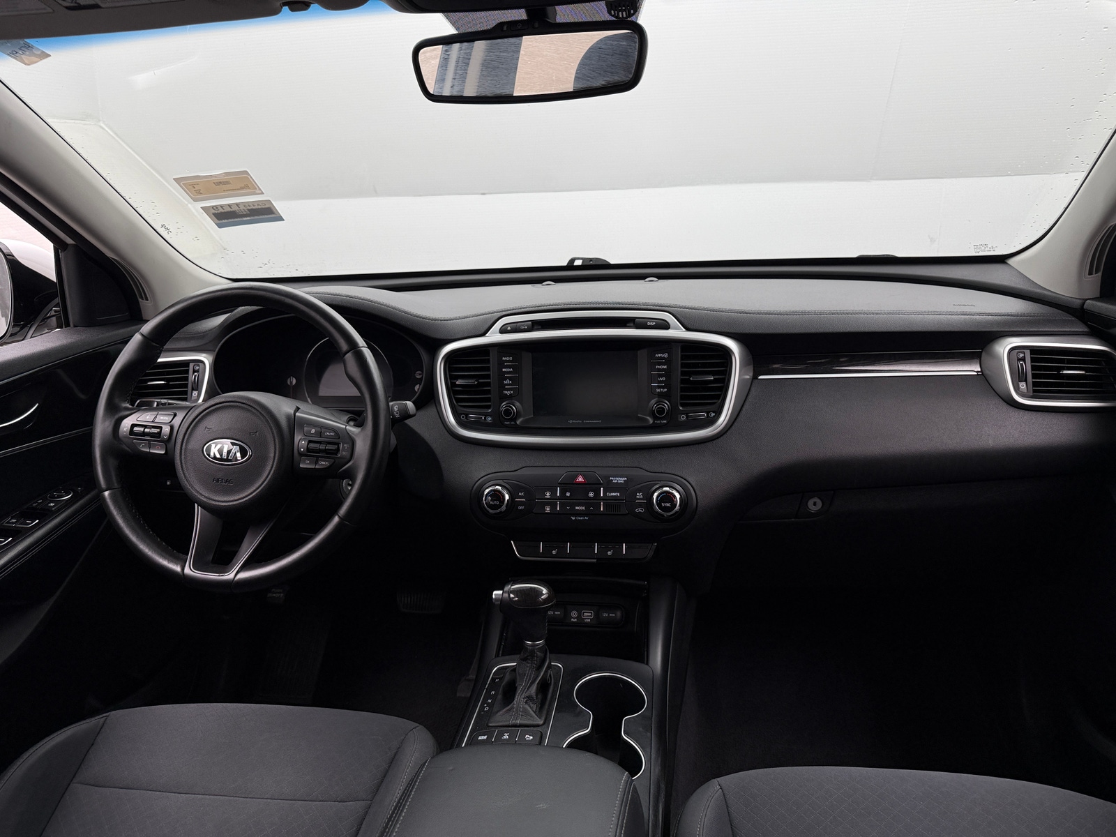 Thumbnail: 2017 Kia Sorento - 3