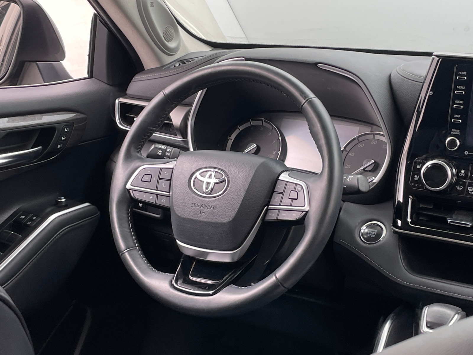 Thumbnail: 2022 Toyota Highlander - 4