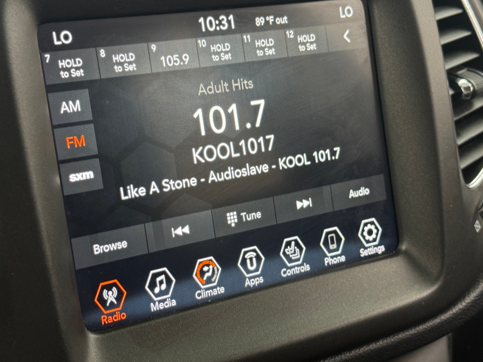 Thumbnail: 2020 Jeep Compass - 3