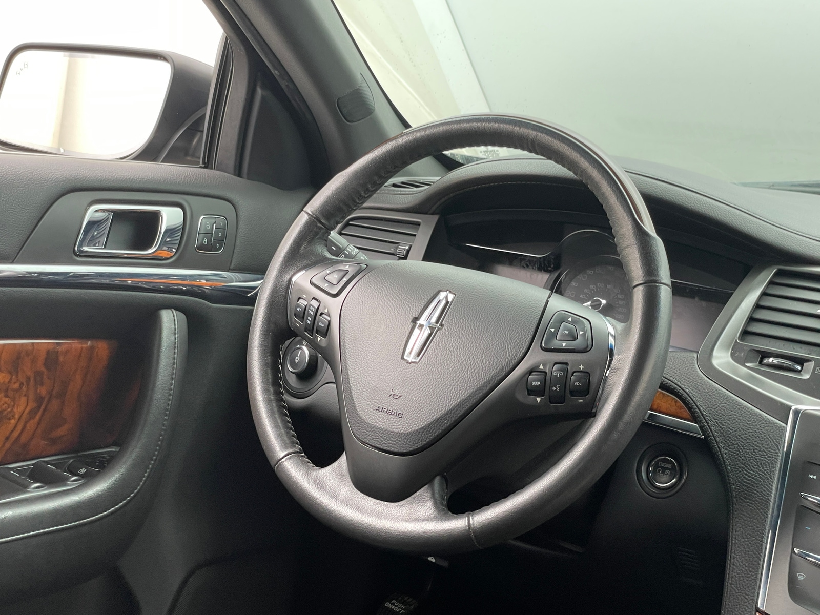 Thumbnail: 2016 Lincoln MKS - 4