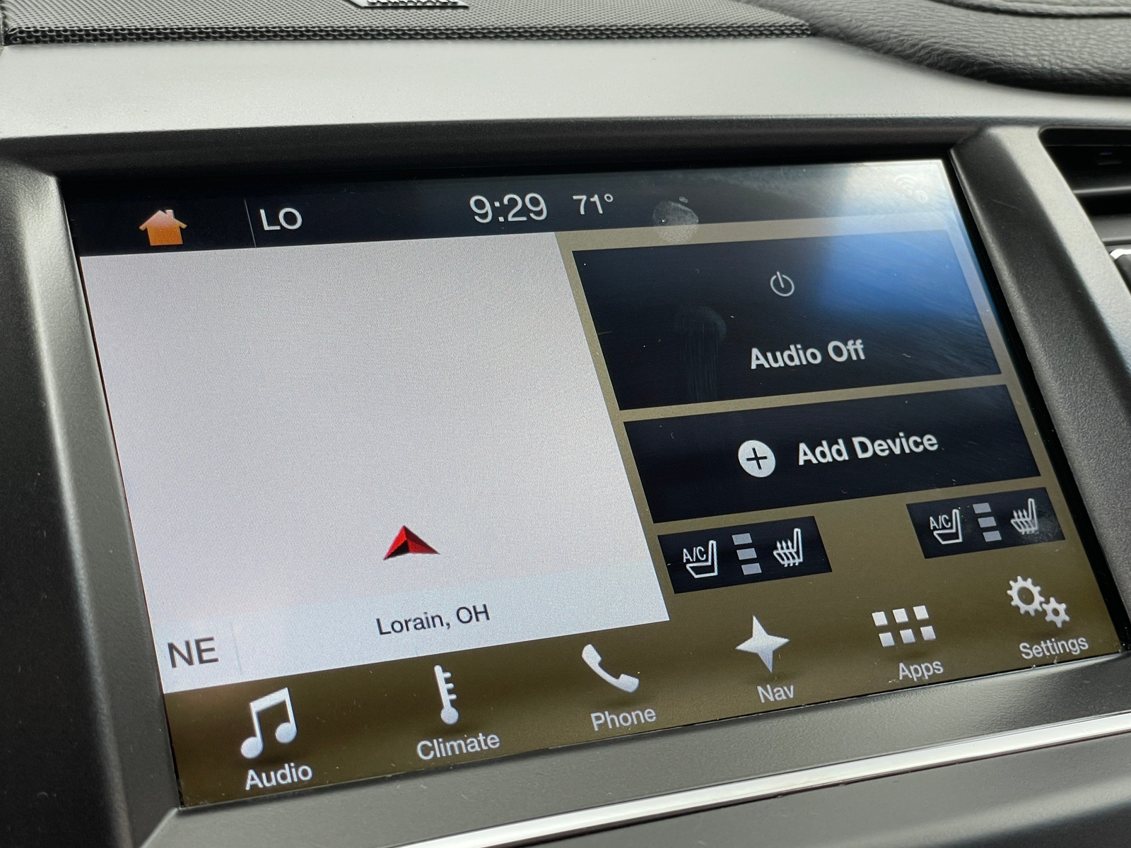 Thumbnail: 2016 Lincoln MKS - 3