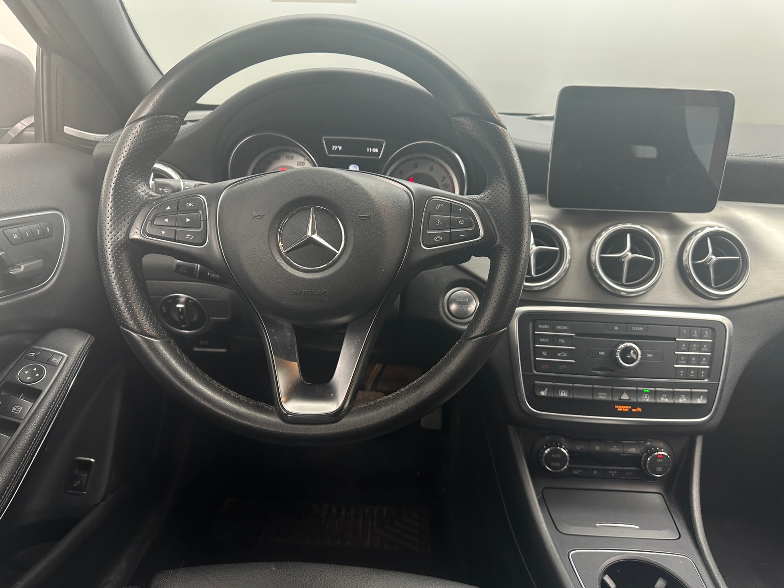 Thumbnail: 2017 Mercedes-Benz GLA - 4