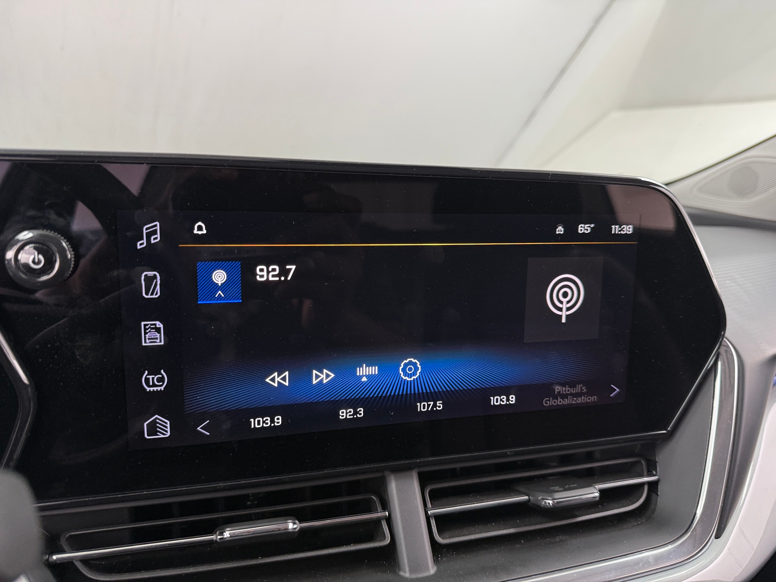 Thumbnail: 2025 Chevrolet Trax - 4