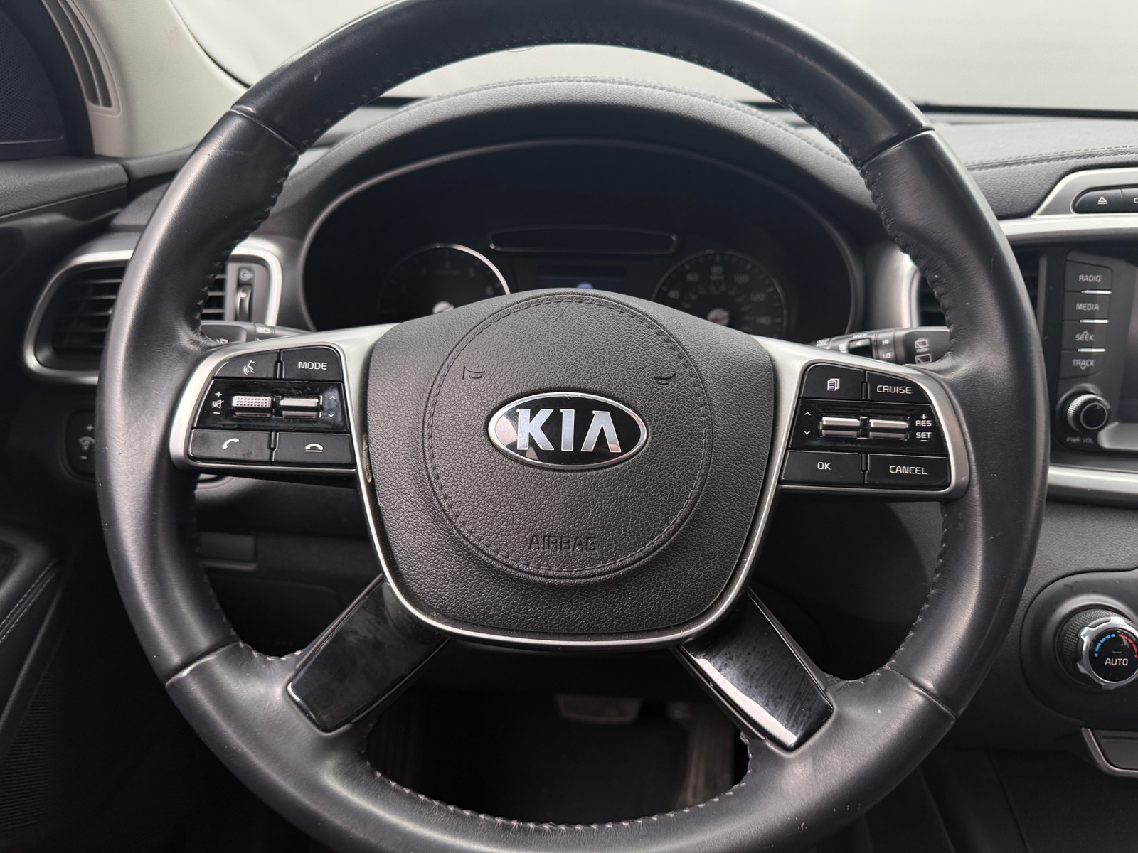 Thumbnail: 2019 Kia Sorento - 5