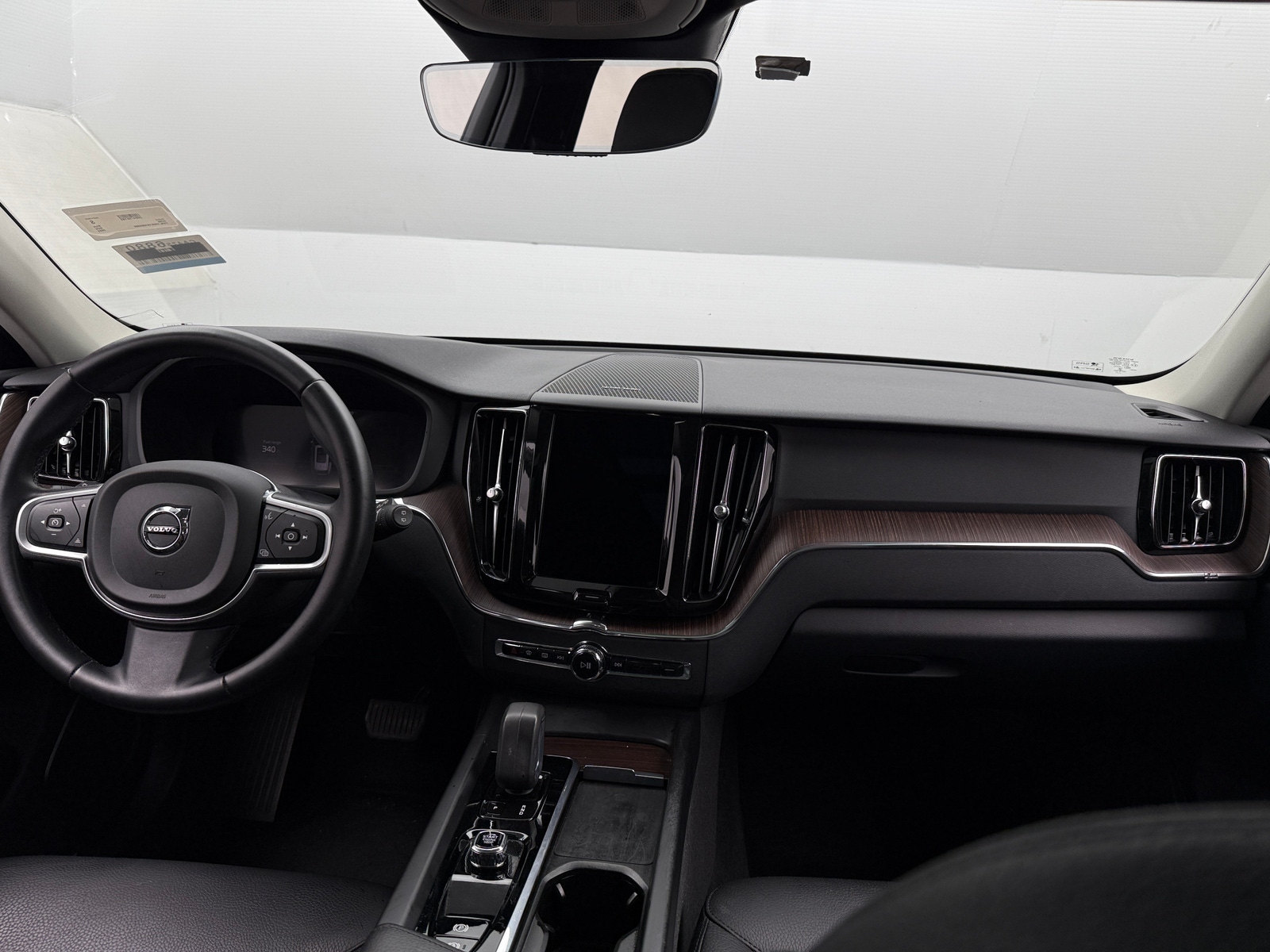 Thumbnail: 2022 Volvo XC60 - 3