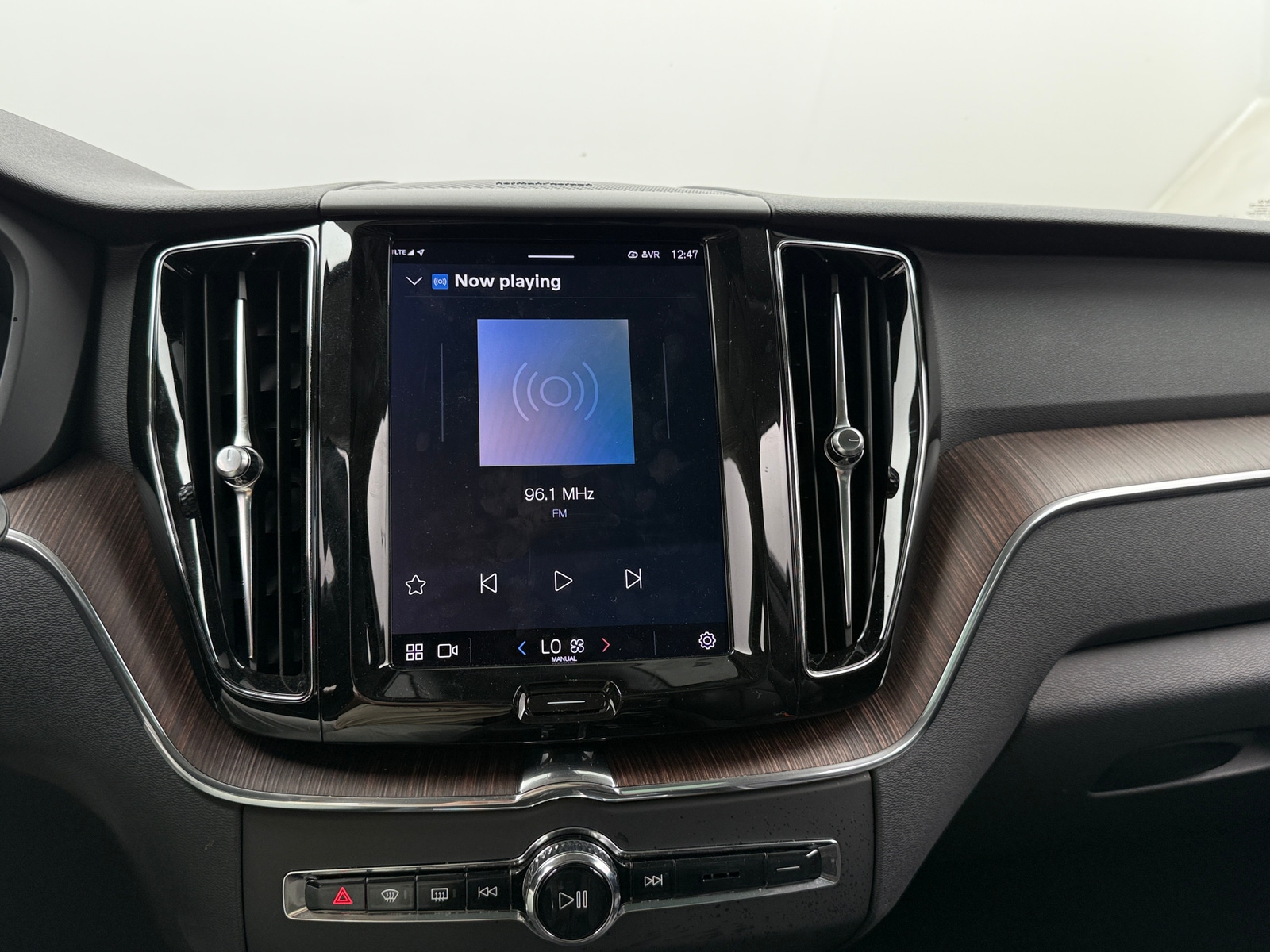 Thumbnail: 2022 Volvo XC60 - 4