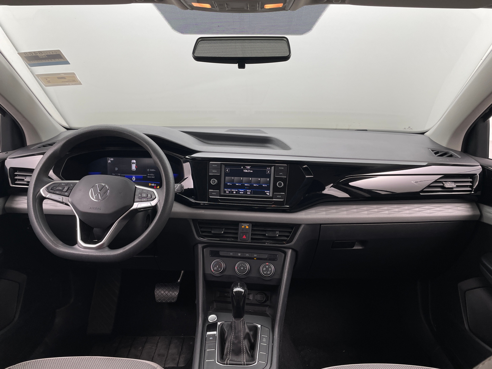 Thumbnail: 2022 Volkswagen Taos - 3