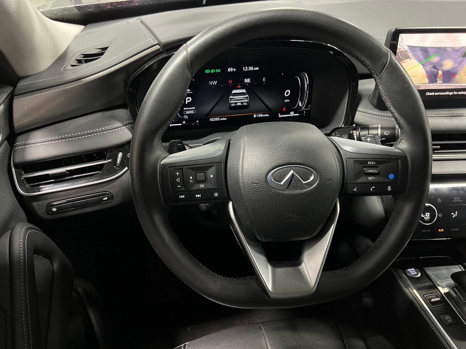 Thumbnail: 2023 INFINITI QX60 - 4