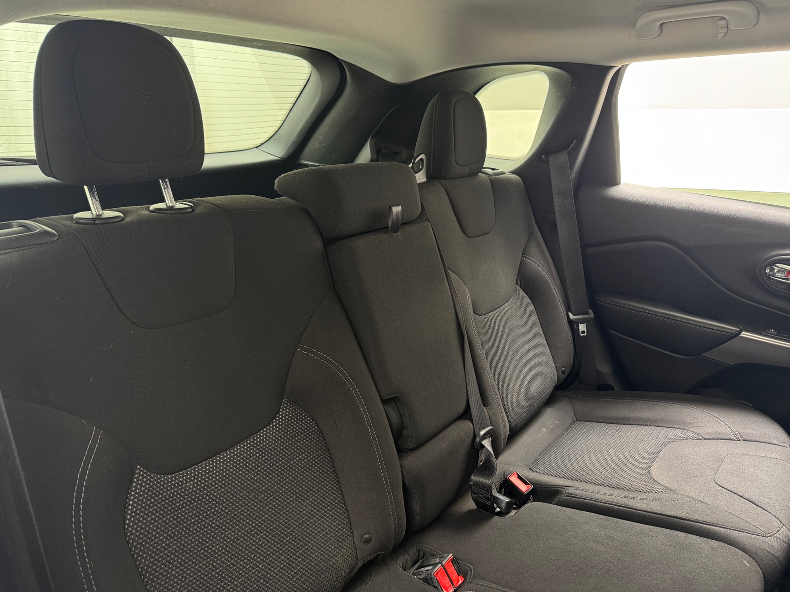 Thumbnail: 2019 Jeep Cherokee - 6