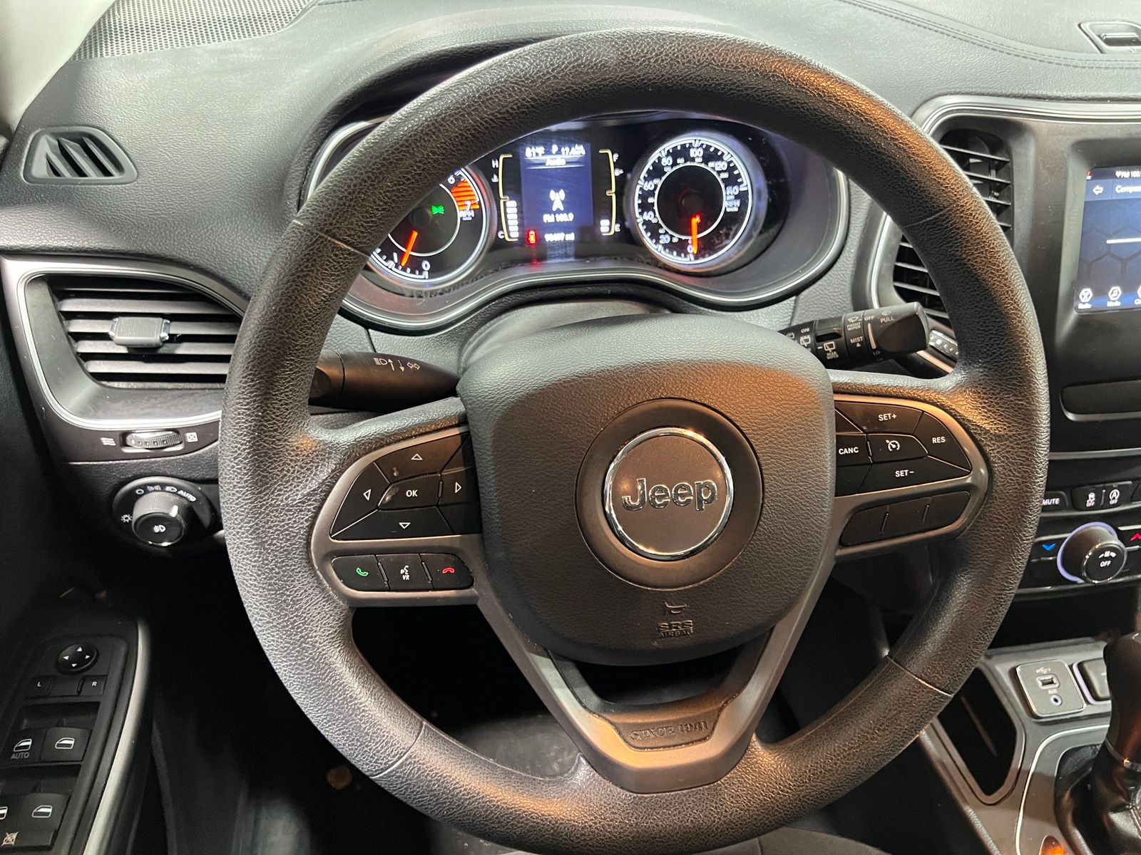 Thumbnail: 2019 Jeep Cherokee - 5