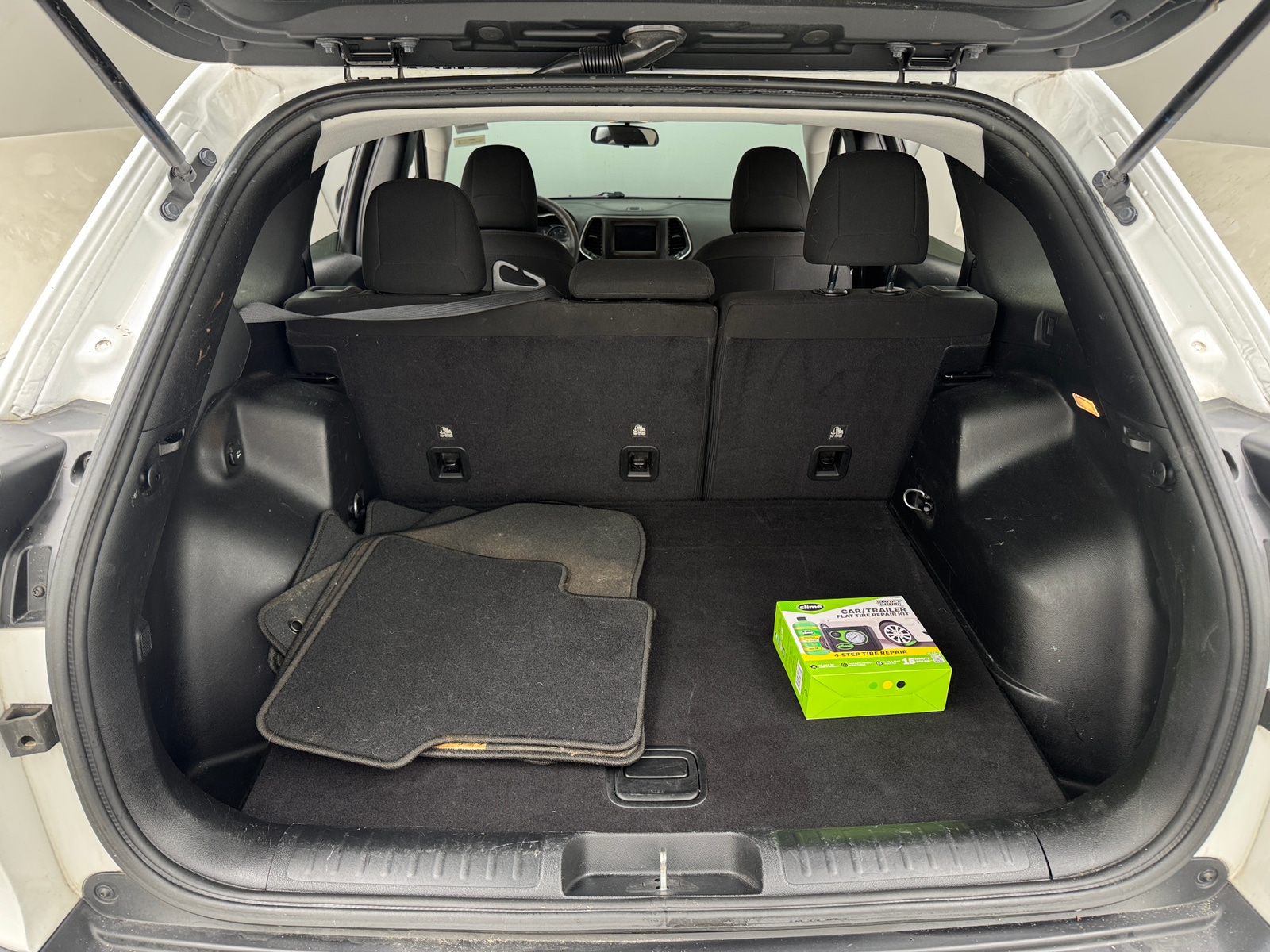 Thumbnail: 2019 Jeep Cherokee - 7