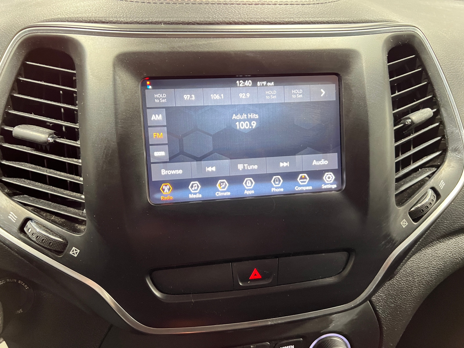 Thumbnail: 2019 Jeep Cherokee - 4